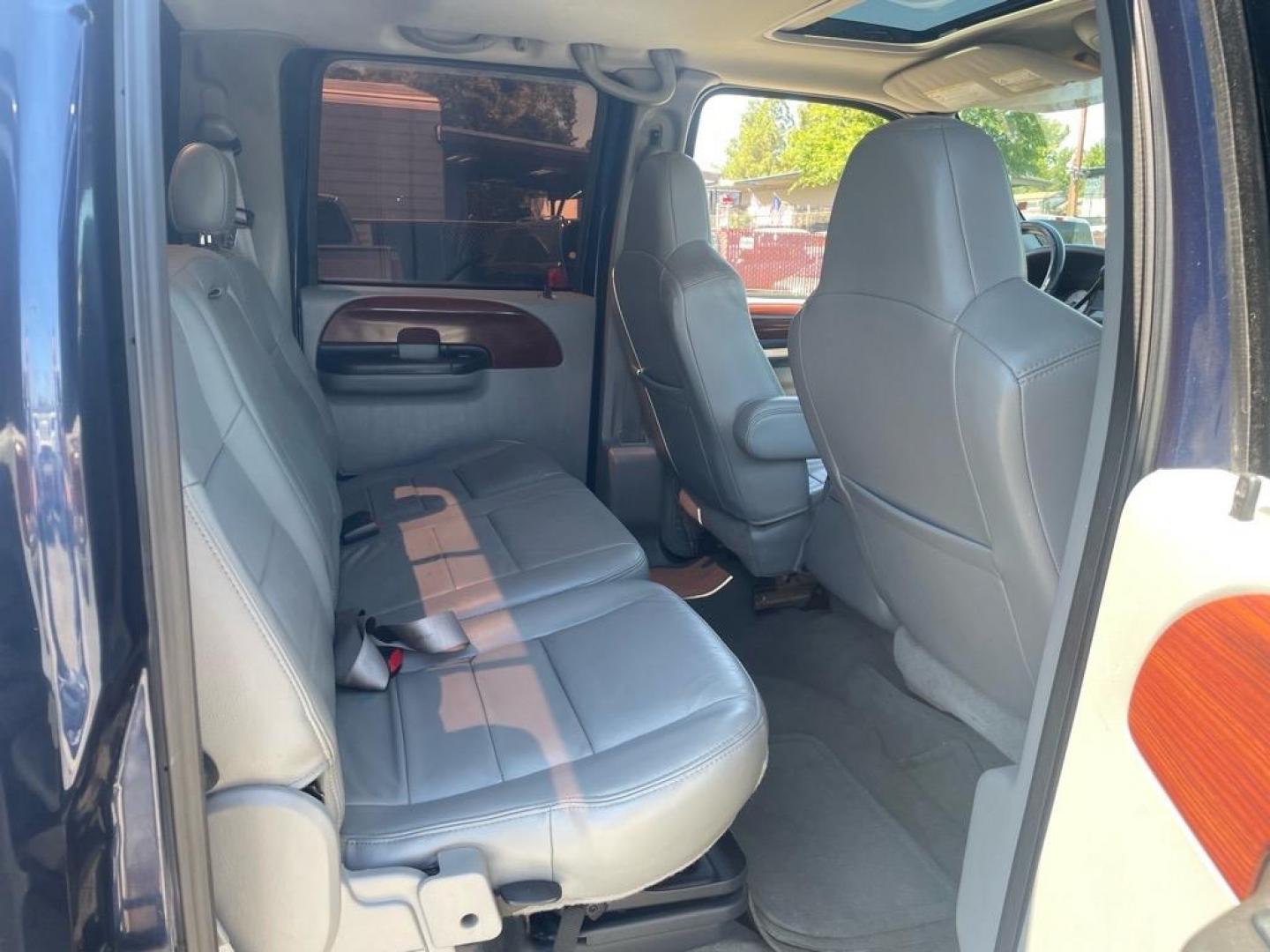 2005 True Blue Clearcoat Metallic Ford F-350 Super Duty Lariat (1FTWW31P25E) with an 6.0L Power Stroke 6.0L Diesel Turbo V8 325hp 560ft. lbs. Direct Injection engine, 5-Speed Automatic transmission, located at 800 Riverside Ave, Roseville, CA, 95678, (916) 773-4549, 38.732265, -121.291039 - DIESEL CREW CAB 4X4 LARIAT LOW MILES BULLET PROOF EGR AND OIL COOLER MOON ROOF CLEAN CARFAX - Photo#14