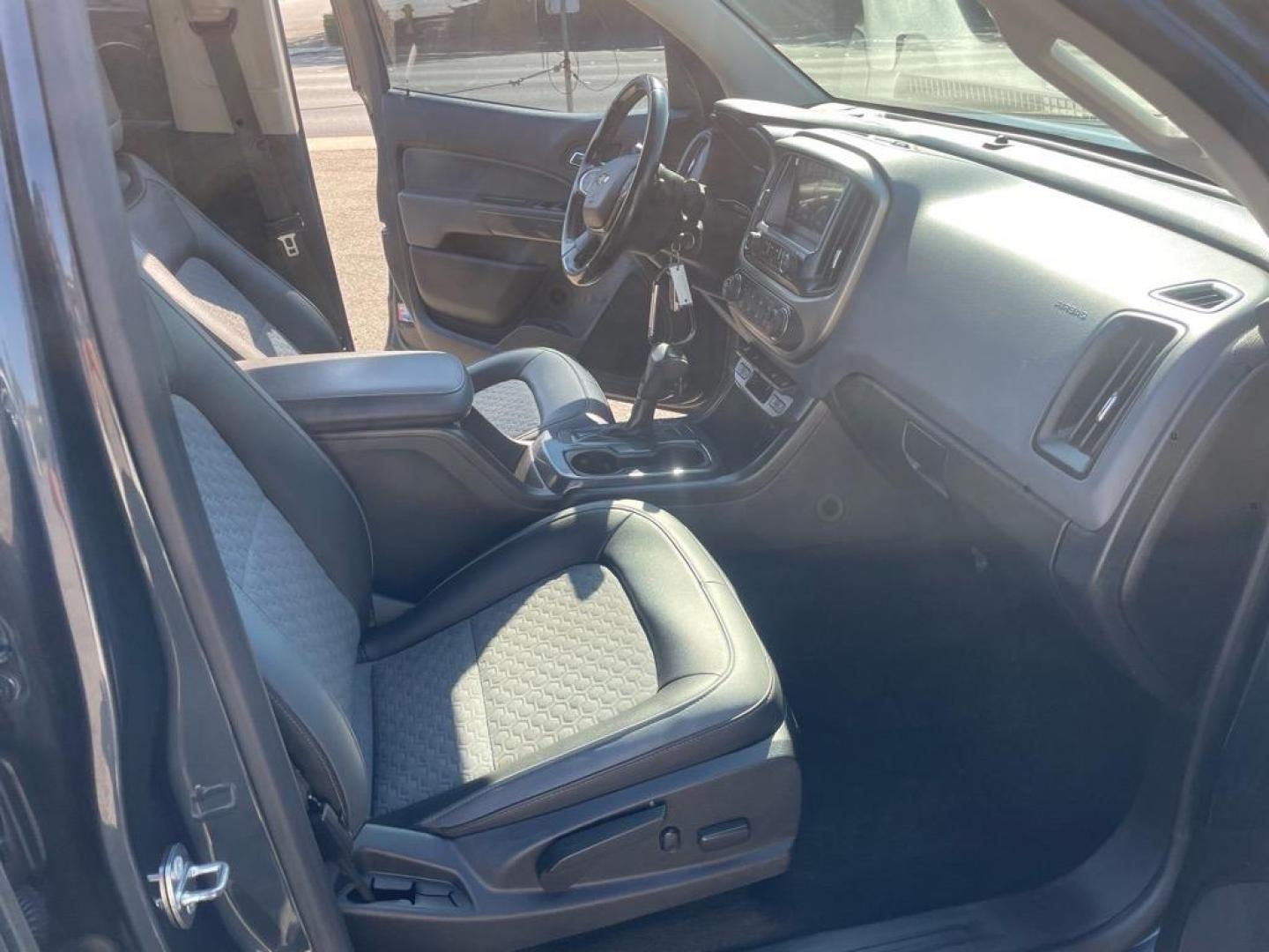 2018 Deepwood Green Metallic Chevrolet Colorado Z71 (1GCPTDE13J1) with an 0.0 Duramax 2.8L Diesel Turbo I4 181hp 369ft. lbs. Common Rail Direct Injection engine, 8-Speed Shiftable Automatic transmission, located at 800 Riverside Ave, Roseville, CA, 95678, (916) 773-4549, 38.732265, -121.291039 - Photo#10