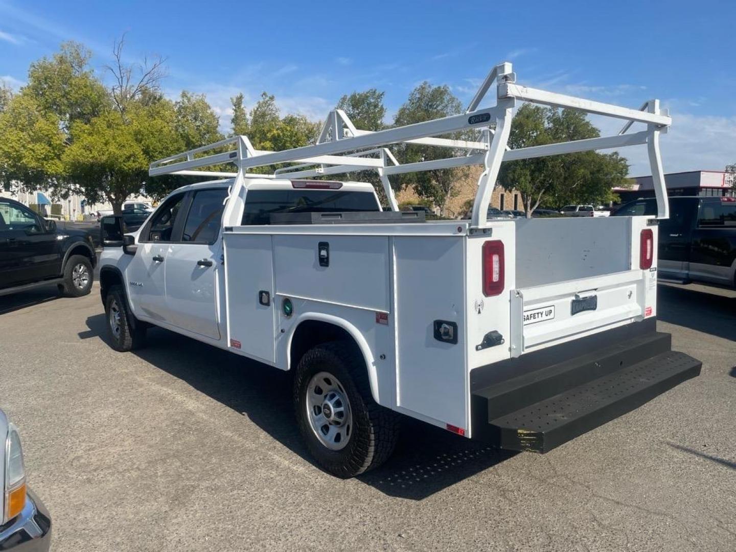2021 Summit White Chevrolet Silverado 3500HD Work Truck (1GB4YSEY7MF) with an 6.6L Duramax 6.6L Biodiesel Turbo V8 445hp 910ft. lbs. Common Rail Direct Injection engine, Allison 10-Speed Shiftable Automatic transmission, located at 800 Riverside Ave, Roseville, CA, 95678, (916) 773-4549, 38.732265, -121.291039 - Photo#3