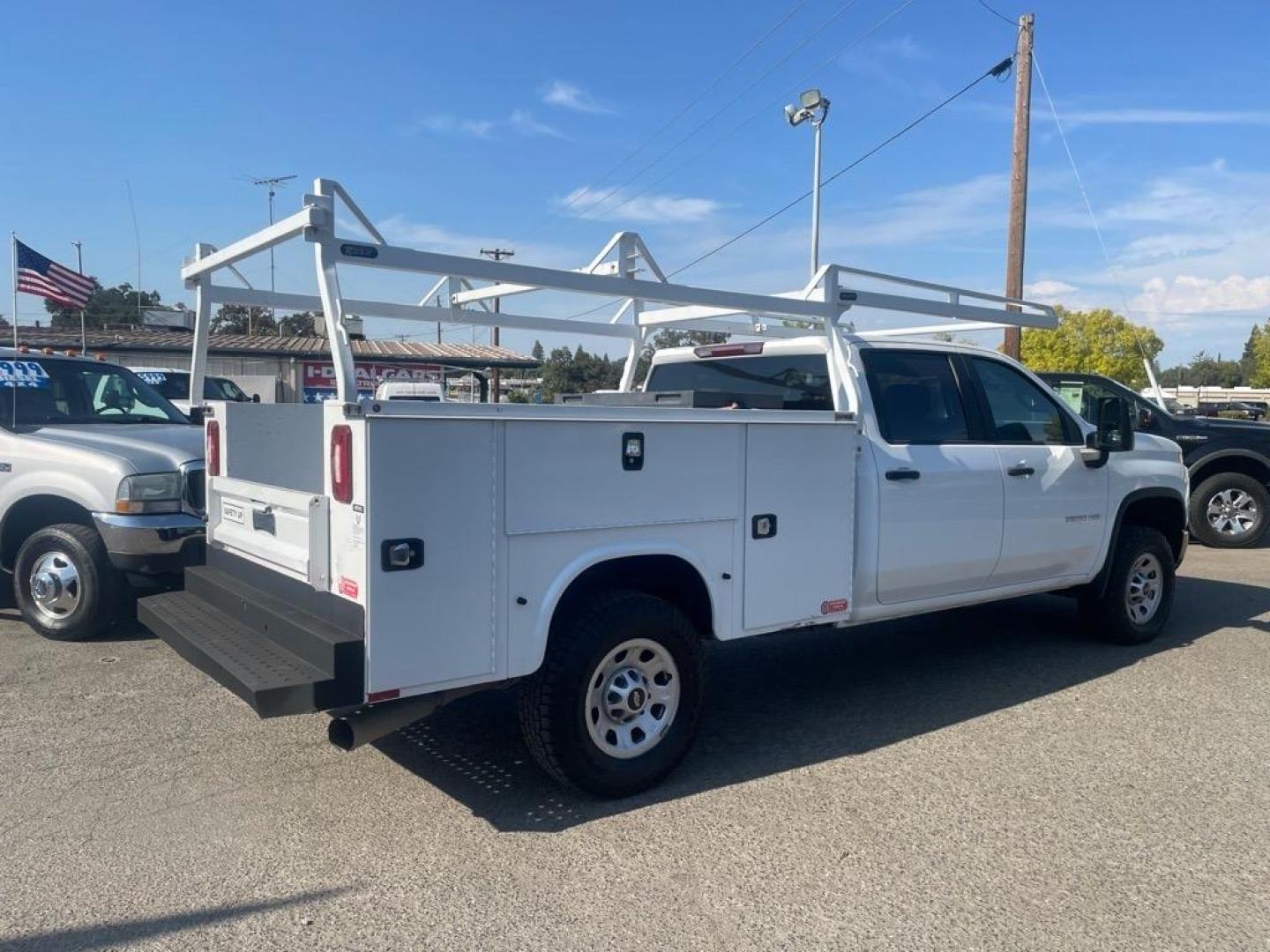 2021 Summit White Chevrolet Silverado 3500HD Work Truck (1GB4YSEY7MF) with an 6.6L Duramax 6.6L Biodiesel Turbo V8 445hp 910ft. lbs. Common Rail Direct Injection engine, Allison 10-Speed Shiftable Automatic transmission, located at 800 Riverside Ave, Roseville, CA, 95678, (916) 773-4549, 38.732265, -121.291039 - Photo#4