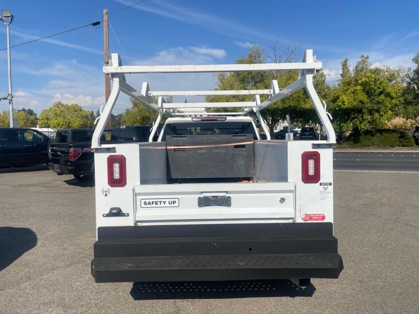 2021 Summit White Chevrolet Silverado 3500HD Work Truck (1GB4YSEY7MF) with an 6.6L Duramax 6.6L Biodiesel Turbo V8 445hp 910ft. lbs. Common Rail Direct Injection engine, Allison 10-Speed Shiftable Automatic transmission, located at 800 Riverside Ave, Roseville, CA, 95678, (916) 773-4549, 38.732265, -121.291039 - Photo#9