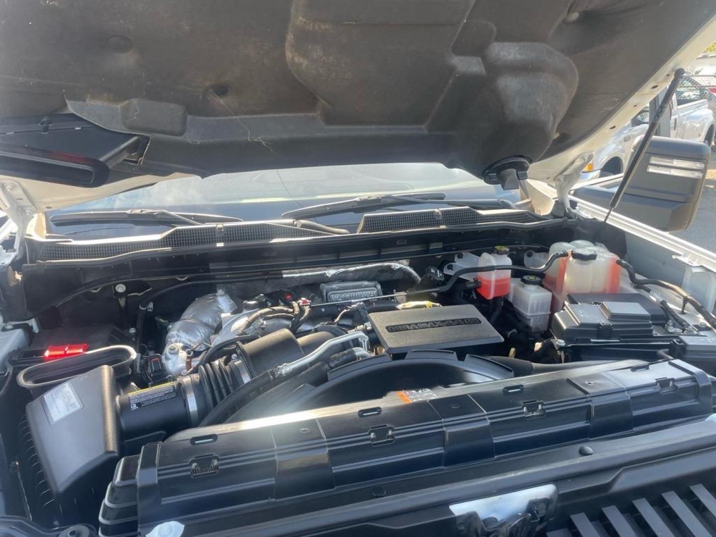 2021 Summit White Chevrolet Silverado 3500HD Work Truck (1GB4YSEY7MF) with an 6.6L Duramax 6.6L Biodiesel Turbo V8 445hp 910ft. lbs. Common Rail Direct Injection engine, Allison 10-Speed Shiftable Automatic transmission, located at 800 Riverside Ave, Roseville, CA, 95678, (916) 773-4549, 38.732265, -121.291039 - Photo#15
