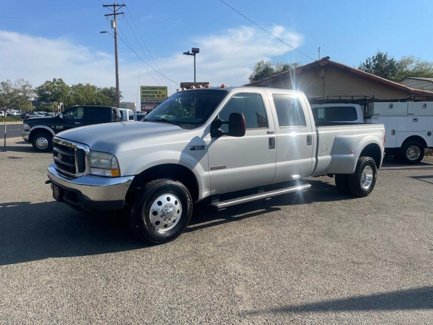 2004 Silver Clearcoat Metallic Ford F-350 Super Duty XLT (1FTWW33P94E) with an Power Stroke 6.0L Diesel Turbo V8 325hp 560ft. lbs. Other engine, 5-Speed Automatic transmission, located at 800 Riverside Ave, Roseville, CA, 95678, (916) 773-4549, 38.732265, -121.291039 - DIESEL CREW CAB 4X4 XLT ONE OWNER SERVICE RECORDS - Photo#0