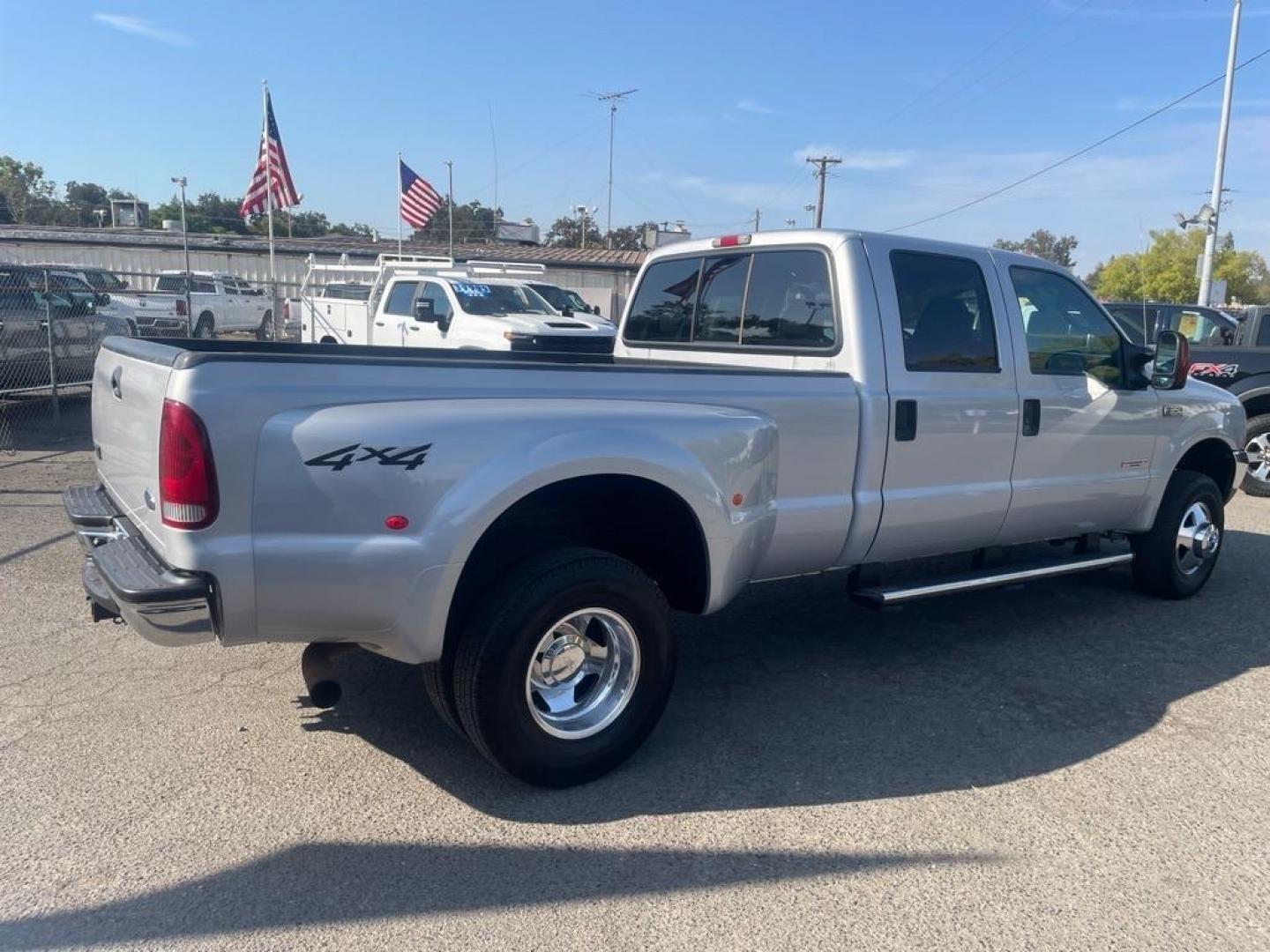 2004 Silver Clearcoat Metallic Ford F-350 Super Duty XLT (1FTWW33P94E) with an Power Stroke 6.0L Diesel Turbo V8 325hp 560ft. lbs. Other engine, 5-Speed Automatic transmission, located at 800 Riverside Ave, Roseville, CA, 95678, (916) 773-4549, 38.732265, -121.291039 - DIESEL CREW CAB 4X4 XLT ONE OWNER SERVICE RECORDS - Photo#3