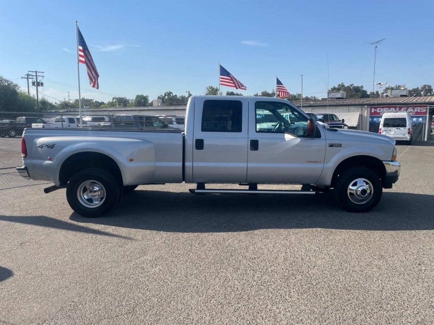 2004 Silver Clearcoat Metallic Ford F-350 Super Duty XLT (1FTWW33P94E) with an Power Stroke 6.0L Diesel Turbo V8 325hp 560ft. lbs. Other engine, 5-Speed Automatic transmission, located at 800 Riverside Ave, Roseville, CA, 95678, (916) 773-4549, 38.732265, -121.291039 - DIESEL CREW CAB 4X4 XLT ONE OWNER SERVICE RECORDS - Photo#5