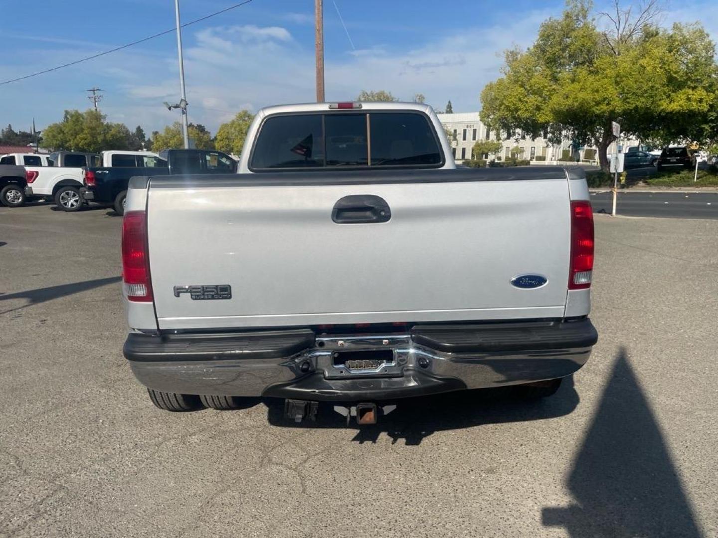 2004 Silver Clearcoat Metallic Ford F-350 Super Duty XLT (1FTWW33P94E) with an Power Stroke 6.0L Diesel Turbo V8 325hp 560ft. lbs. Other engine, 5-Speed Automatic transmission, located at 800 Riverside Ave, Roseville, CA, 95678, (916) 773-4549, 38.732265, -121.291039 - DIESEL CREW CAB 4X4 XLT ONE OWNER SERVICE RECORDS - Photo#8