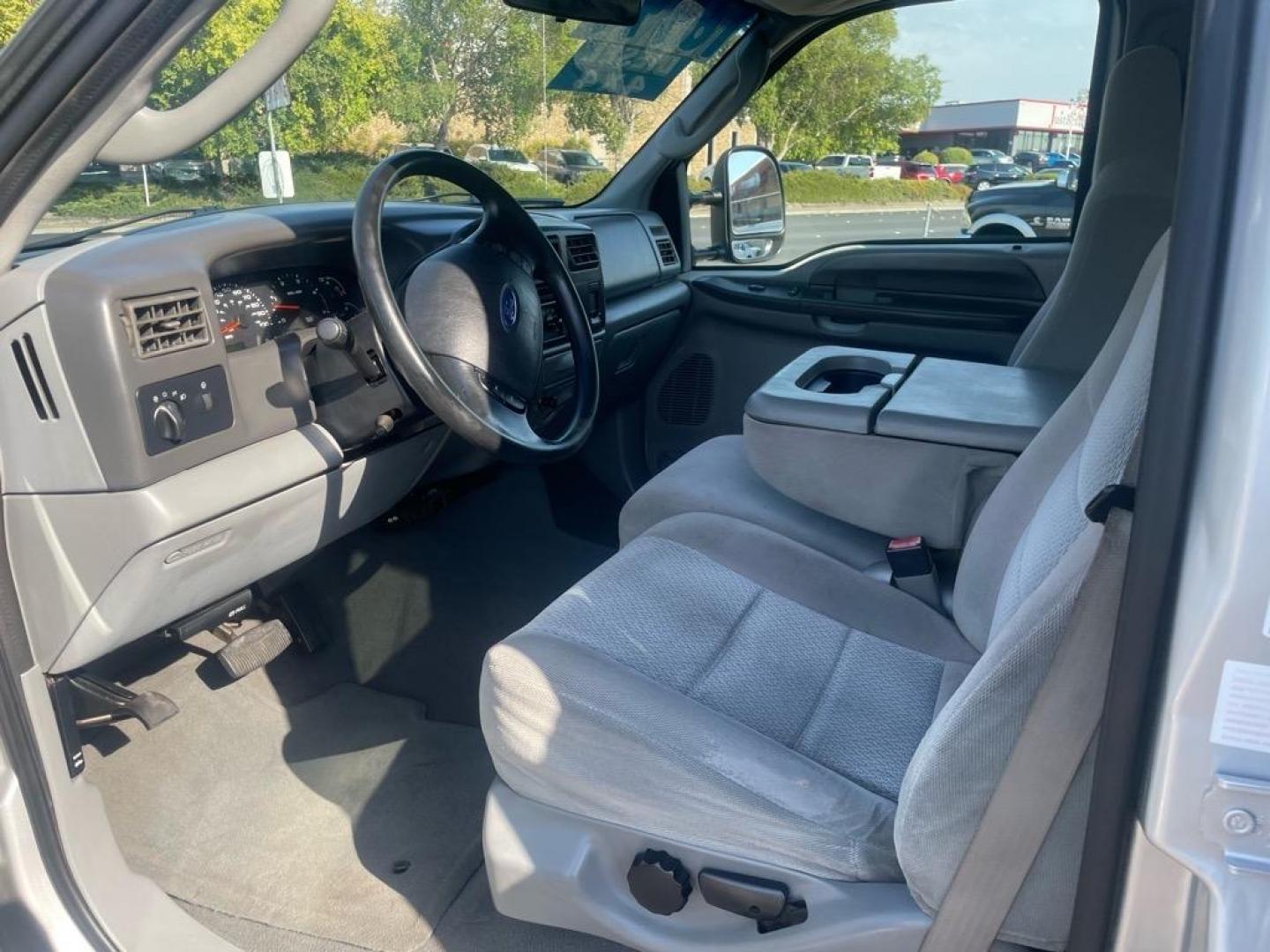 2004 Silver Clearcoat Metallic Ford F-350 Super Duty XLT (1FTWW33P94E) with an Power Stroke 6.0L Diesel Turbo V8 325hp 560ft. lbs. Other engine, 5-Speed Automatic transmission, located at 800 Riverside Ave, Roseville, CA, 95678, (916) 773-4549, 38.732265, -121.291039 - DIESEL CREW CAB 4X4 XLT ONE OWNER SERVICE RECORDS - Photo#10