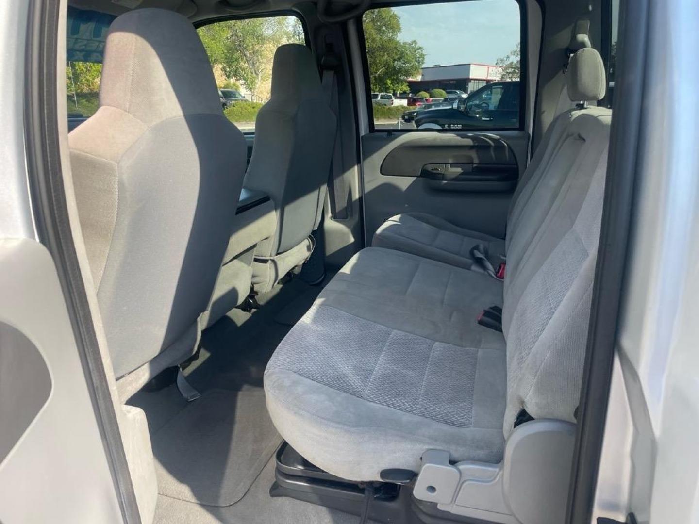 2004 Silver Clearcoat Metallic Ford F-350 Super Duty XLT (1FTWW33P94E) with an Power Stroke 6.0L Diesel Turbo V8 325hp 560ft. lbs. Other engine, 5-Speed Automatic transmission, located at 800 Riverside Ave, Roseville, CA, 95678, (916) 773-4549, 38.732265, -121.291039 - DIESEL CREW CAB 4X4 XLT ONE OWNER SERVICE RECORDS - Photo#11