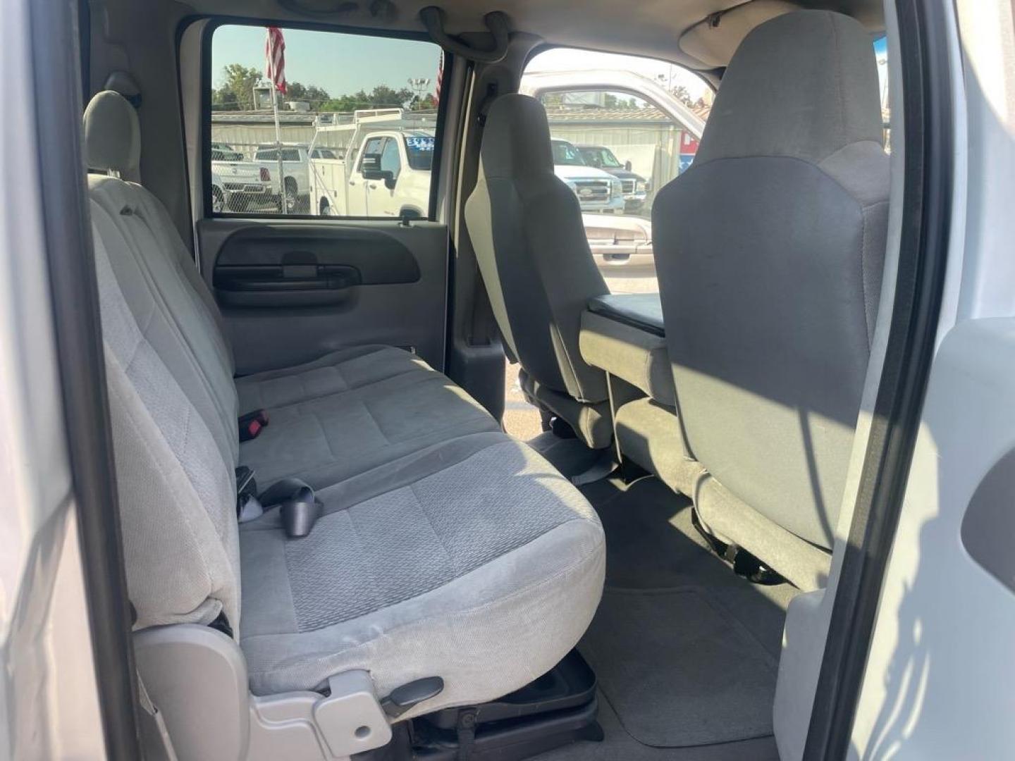 2004 Silver Clearcoat Metallic Ford F-350 Super Duty XLT (1FTWW33P94E) with an Power Stroke 6.0L Diesel Turbo V8 325hp 560ft. lbs. Other engine, 5-Speed Automatic transmission, located at 800 Riverside Ave, Roseville, CA, 95678, (916) 773-4549, 38.732265, -121.291039 - DIESEL CREW CAB 4X4 XLT ONE OWNER SERVICE RECORDS - Photo#13