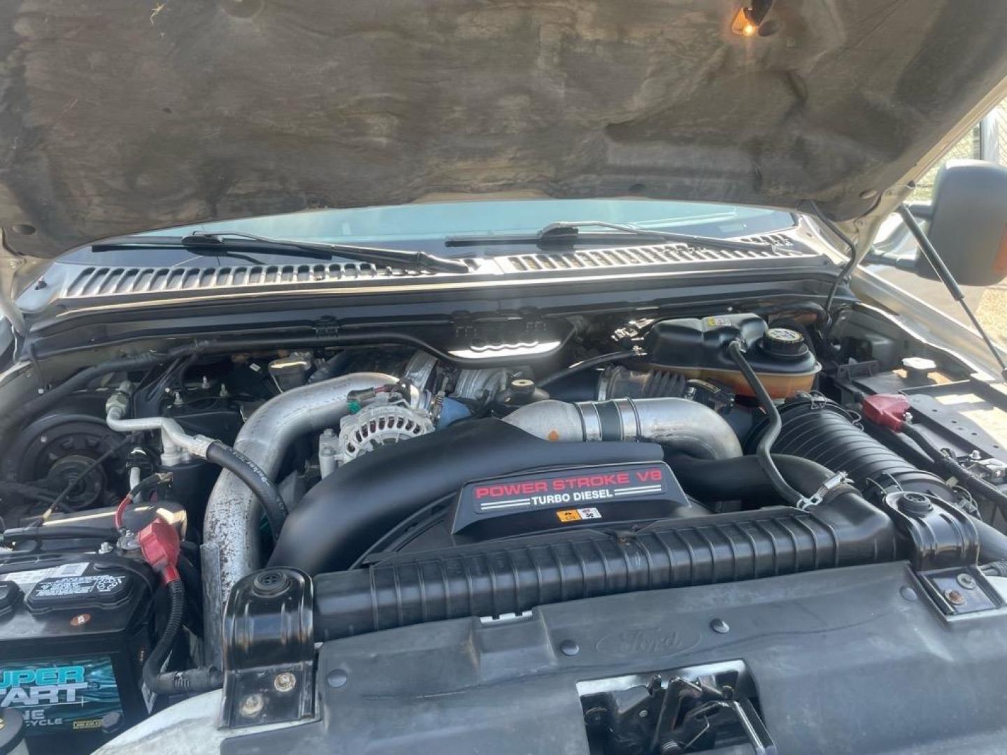 2004 Silver Clearcoat Metallic Ford F-350 Super Duty XLT (1FTWW33P94E) with an Power Stroke 6.0L Diesel Turbo V8 325hp 560ft. lbs. Other engine, 5-Speed Automatic transmission, located at 800 Riverside Ave, Roseville, CA, 95678, (916) 773-4549, 38.732265, -121.291039 - DIESEL CREW CAB 4X4 XLT ONE OWNER SERVICE RECORDS - Photo#14