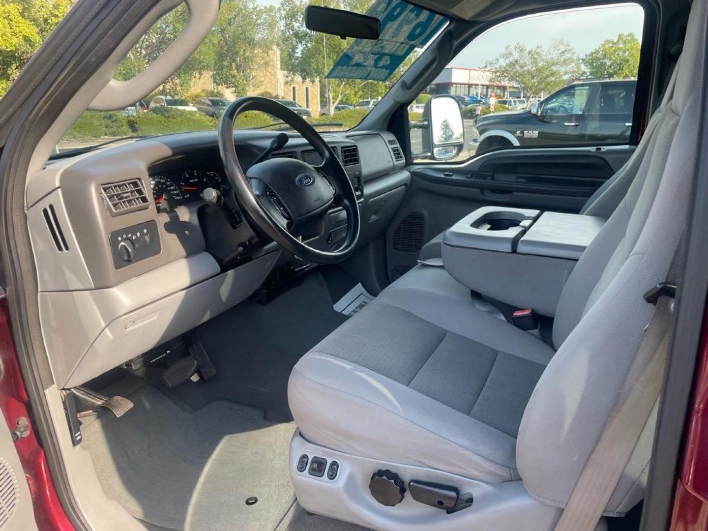 2004 Dark Toreador Red Clearcoat Ford F-350 Super Duty XLT (1FTSW31P44E) with an Power Stroke 6.0L Diesel Turbo V8 325hp 560ft. lbs. Other engine, 5-Speed Automatic transmission, located at 800 Riverside Ave, Roseville, CA, 95678, (916) 773-4549, 38.732265, -121.291039 - DIESEL CREW CAB 4X4 XLT LOW MILES ONE OWNER - Photo#11