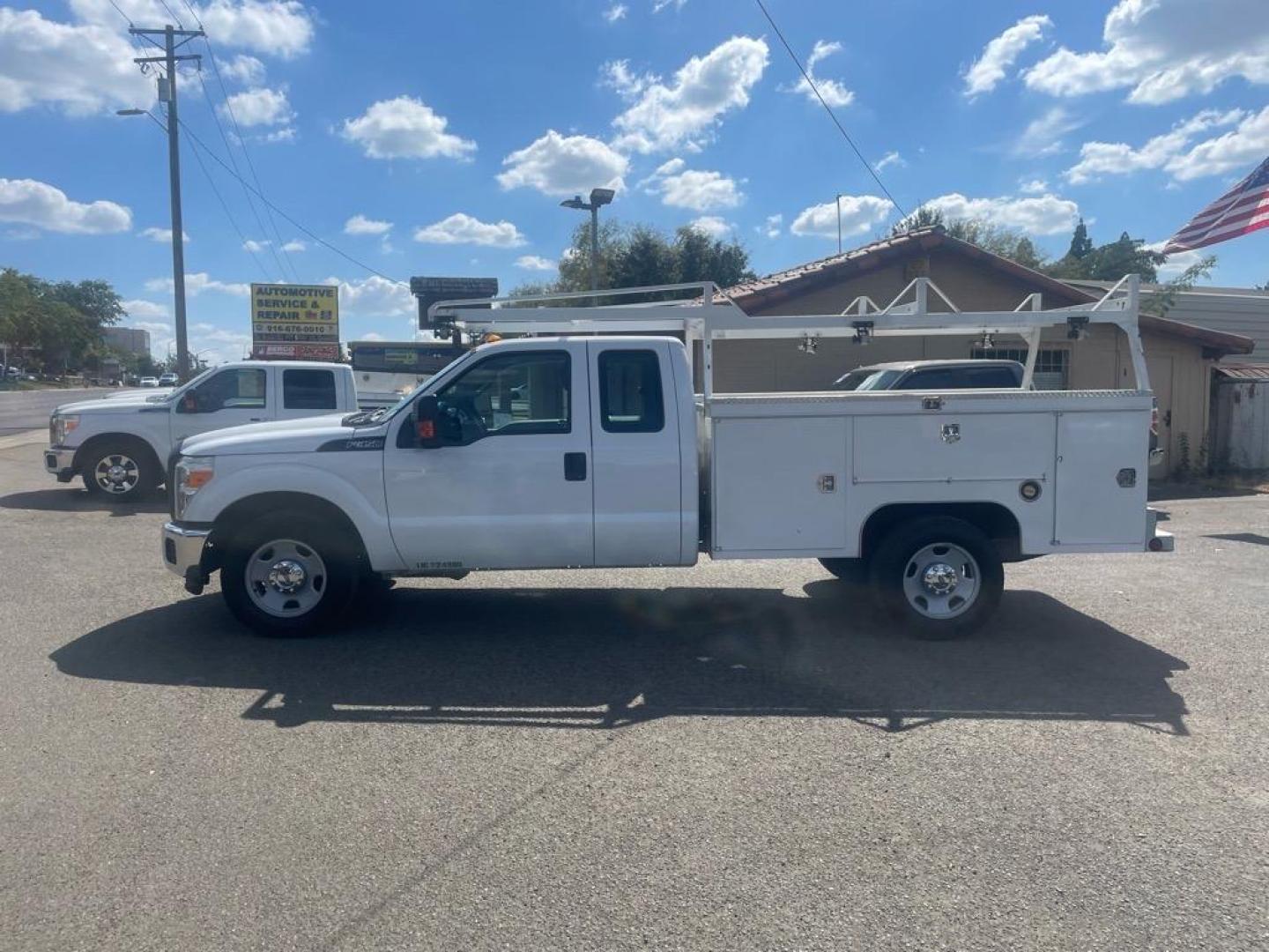 2015 White Ford F-350 Super Duty XL (1FD8X3E64FE) with an 6.2L 6.2L Flex Fuel V8 385hp 405ft. lbs. Sequential Electronic Fuel Injection engine, 6-Speed Shiftable Automatic transmission, located at 800 Riverside Ave, Roseville, CA, 95678, (916) 773-4549, 38.732265, -121.291039 - Photo#1