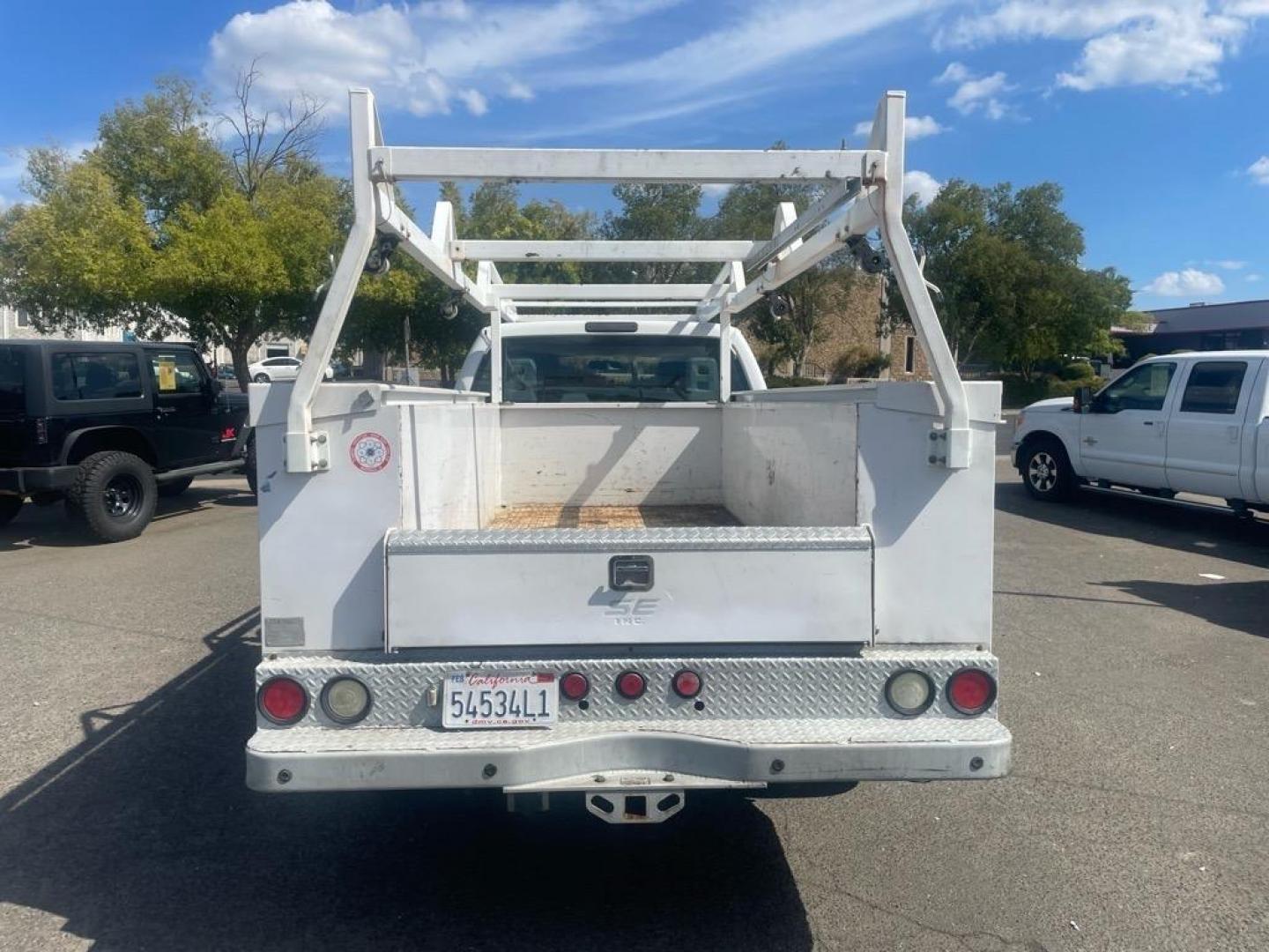 2015 White Ford F-350 Super Duty XL (1FD8X3E64FE) with an 6.2L 6.2L Flex Fuel V8 385hp 405ft. lbs. Sequential Electronic Fuel Injection engine, 6-Speed Shiftable Automatic transmission, located at 800 Riverside Ave, Roseville, CA, 95678, (916) 773-4549, 38.732265, -121.291039 - Photo#3