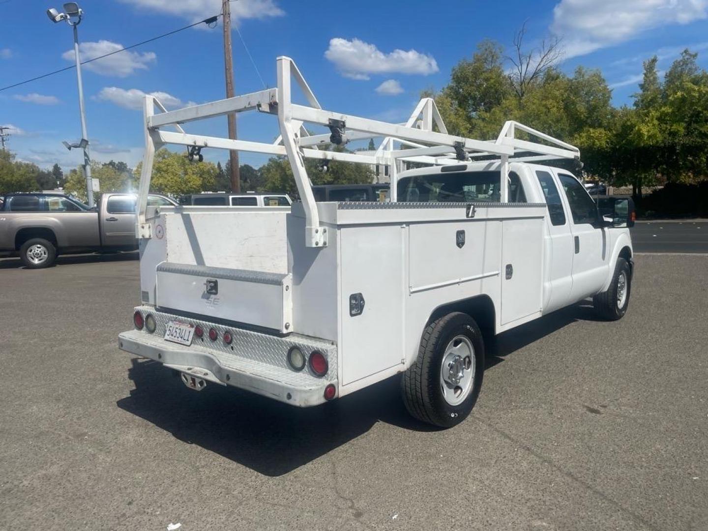 2015 White Ford F-350 Super Duty XL (1FD8X3E64FE) with an 6.2L 6.2L Flex Fuel V8 385hp 405ft. lbs. Sequential Electronic Fuel Injection engine, 6-Speed Shiftable Automatic transmission, located at 800 Riverside Ave, Roseville, CA, 95678, (916) 773-4549, 38.732265, -121.291039 - Photo#4