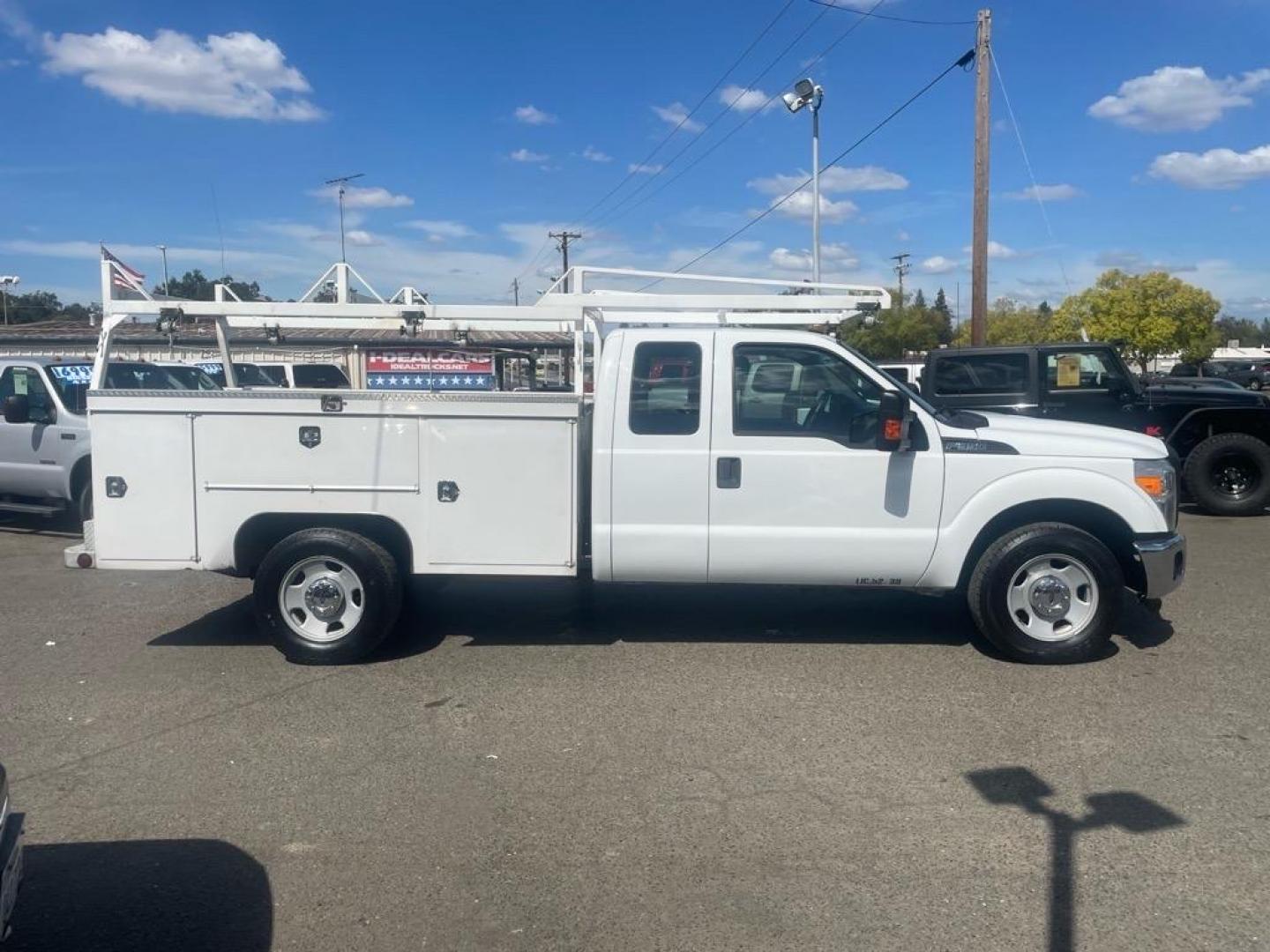 2015 White Ford F-350 Super Duty XL (1FD8X3E64FE) with an 6.2L 6.2L Flex Fuel V8 385hp 405ft. lbs. Sequential Electronic Fuel Injection engine, 6-Speed Shiftable Automatic transmission, located at 800 Riverside Ave, Roseville, CA, 95678, (916) 773-4549, 38.732265, -121.291039 - Photo#5
