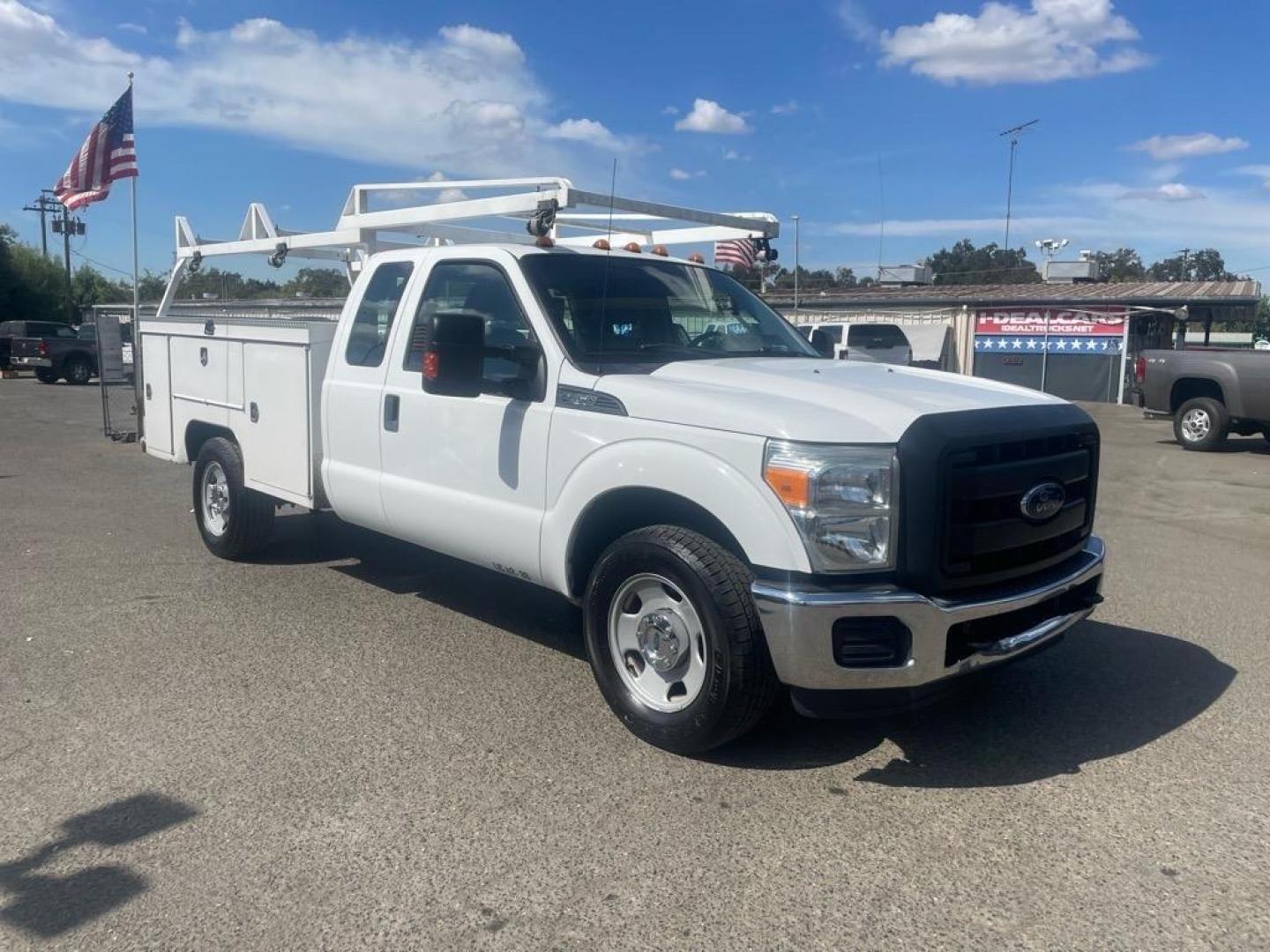 2015 White Ford F-350 Super Duty XL (1FD8X3E64FE) with an 6.2L 6.2L Flex Fuel V8 385hp 405ft. lbs. Sequential Electronic Fuel Injection engine, 6-Speed Shiftable Automatic transmission, located at 800 Riverside Ave, Roseville, CA, 95678, (916) 773-4549, 38.732265, -121.291039 - Photo#6