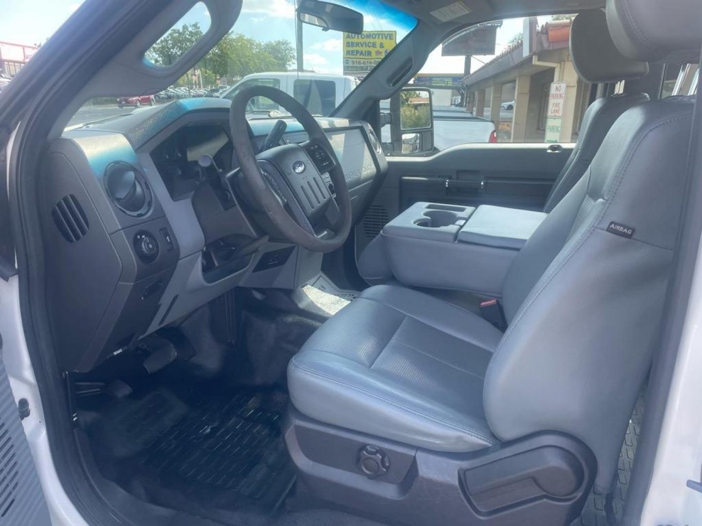 2015 White Ford F-350 Super Duty XL (1FD8X3E64FE) with an 6.2L 6.2L Flex Fuel V8 385hp 405ft. lbs. Sequential Electronic Fuel Injection engine, 6-Speed Shiftable Automatic transmission, located at 800 Riverside Ave, Roseville, CA, 95678, (916) 773-4549, 38.732265, -121.291039 - Photo#8