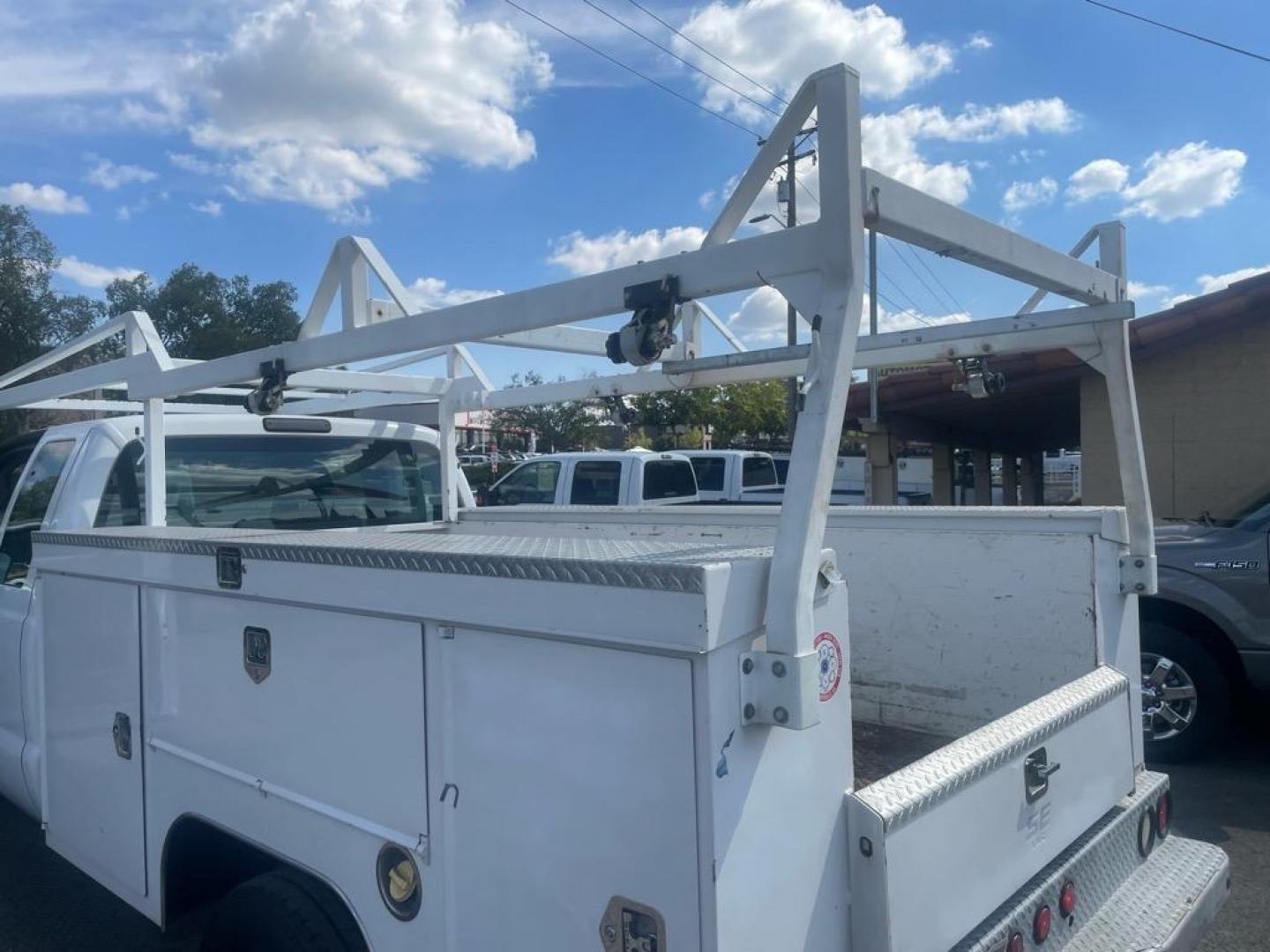 2015 White Ford F-350 Super Duty XL (1FD8X3E64FE) with an 6.2L 6.2L Flex Fuel V8 385hp 405ft. lbs. Sequential Electronic Fuel Injection engine, 6-Speed Shiftable Automatic transmission, located at 800 Riverside Ave, Roseville, CA, 95678, (916) 773-4549, 38.732265, -121.291039 - Photo#10