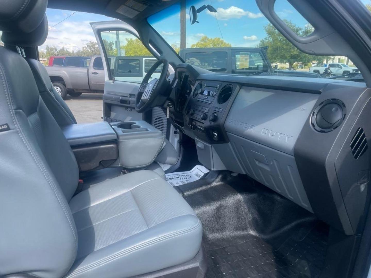 2015 White Ford F-350 Super Duty XL (1FD8X3E64FE) with an 6.2L 6.2L Flex Fuel V8 385hp 405ft. lbs. Sequential Electronic Fuel Injection engine, 6-Speed Shiftable Automatic transmission, located at 800 Riverside Ave, Roseville, CA, 95678, (916) 773-4549, 38.732265, -121.291039 - Photo#12