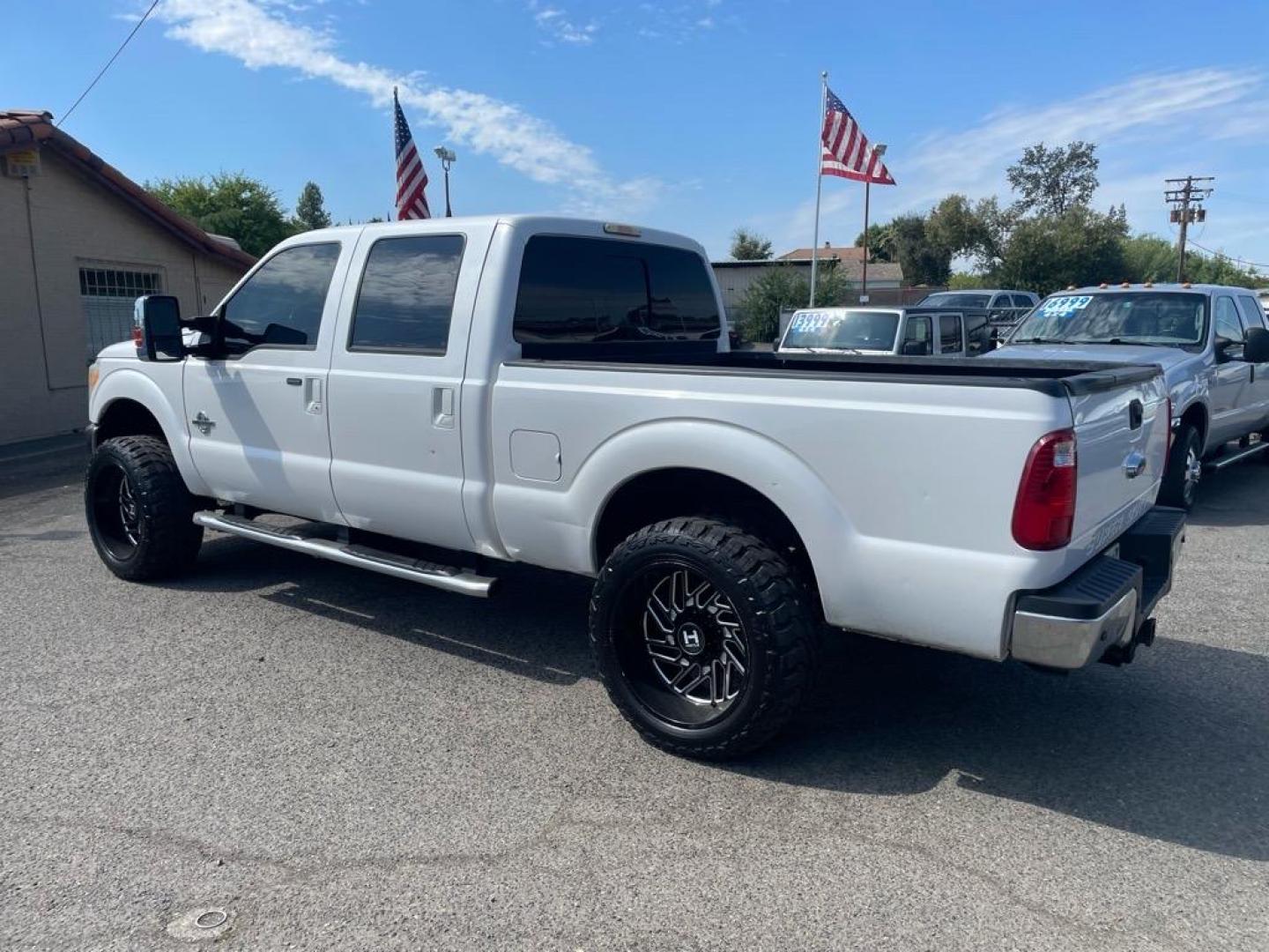 2014 Oxford White Ford F-250 Super Duty Lariat (1FT7W2BT5EE) with an 6.7L Power Stroke 6.7L Biodiesel Turbo V8 400hp 800ft. lbs. Common Rail Direct Injection engine, 6-Speed Shiftable Automatic transmission, located at 800 Riverside Ave, Roseville, CA, 95678, (916) 773-4549, 38.732265, -121.291039 - DIESEL CREW CAB 4X4 LARIAT CLEAN CARFAX - Photo#2