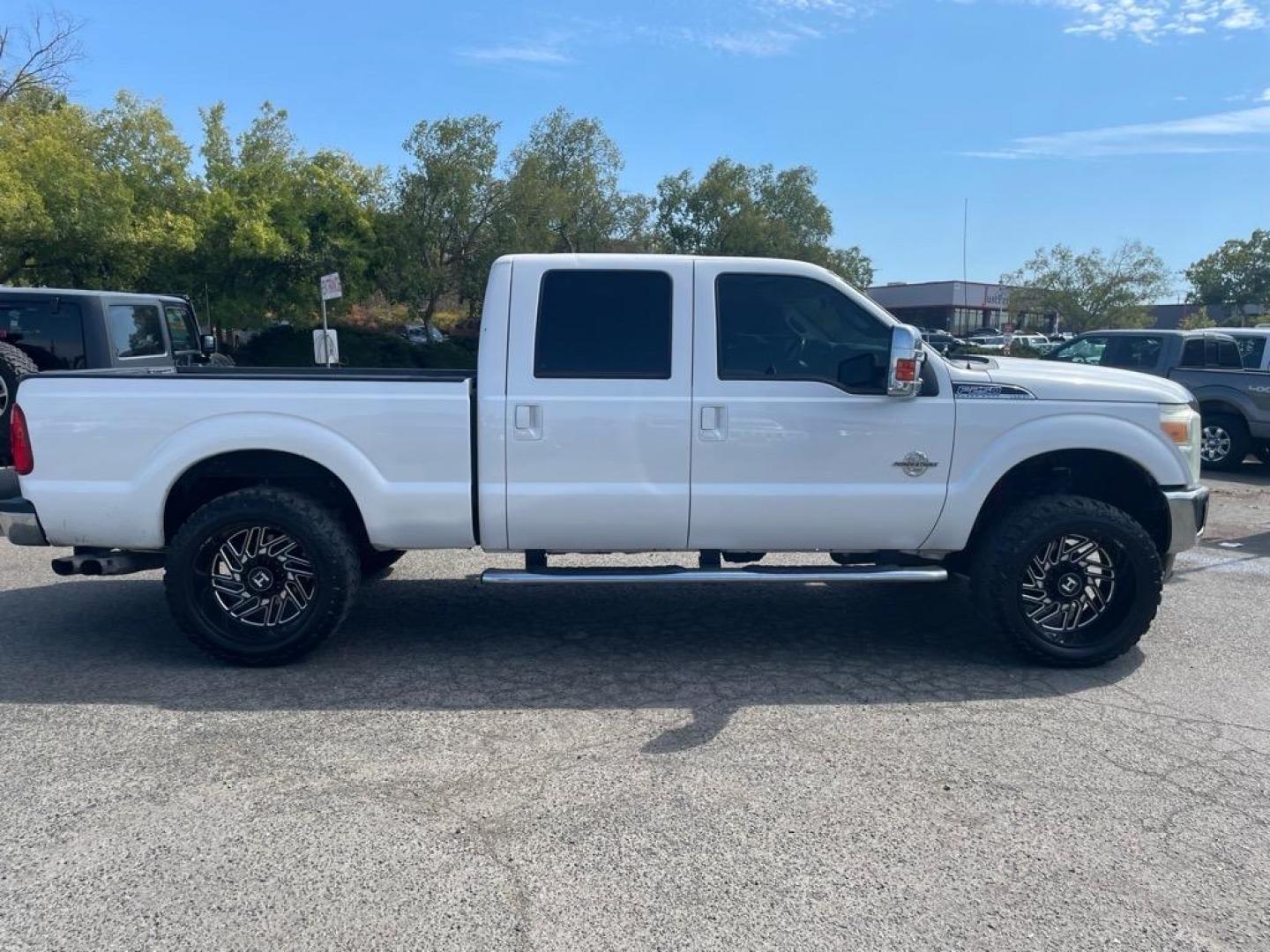 2014 Oxford White Ford F-250 Super Duty Lariat (1FT7W2BT5EE) with an 6.7L Power Stroke 6.7L Biodiesel Turbo V8 400hp 800ft. lbs. Common Rail Direct Injection engine, 6-Speed Shiftable Automatic transmission, located at 800 Riverside Ave, Roseville, CA, 95678, (916) 773-4549, 38.732265, -121.291039 - DIESEL CREW CAB 4X4 LARIAT CLEAN CARFAX - Photo#5