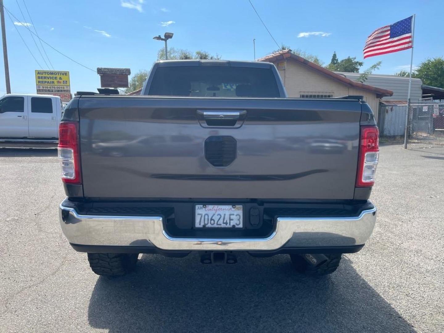 2019 Granite Crystal Metallic Clear Coat RAM 2500 Big Horn (3C6UR5DJ9KG) with an 6.4L HEMI 6.4L V8 410hp 429ft. lbs. Sequential Multiport Fuel Injection engine, 8-Speed Shiftable Automatic transmission, located at 800 Riverside Ave, Roseville, CA, 95678, (916) 773-4549, 38.732265, -121.291039 - Photo#3