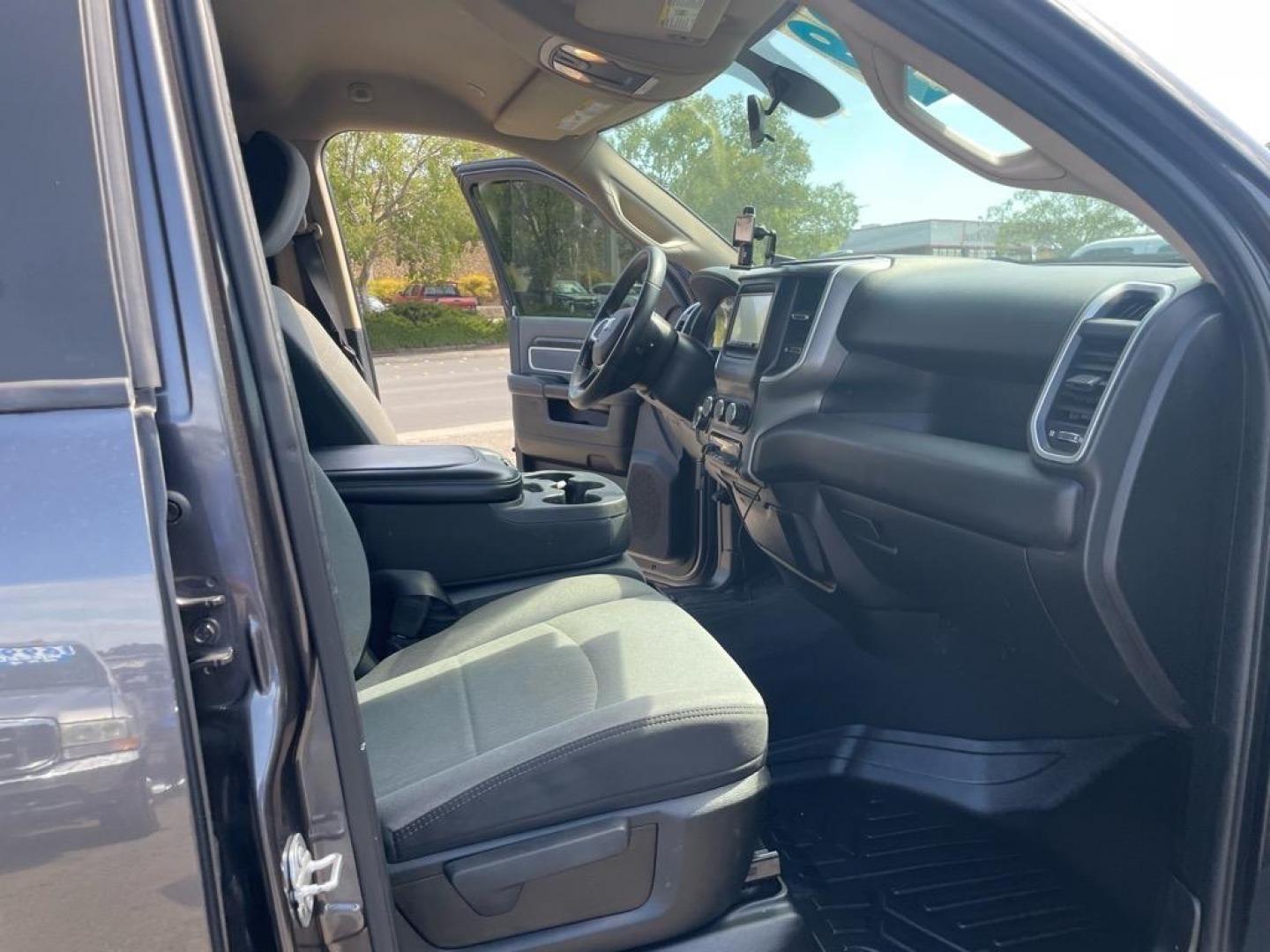 2019 Granite Crystal Metallic Clear Coat RAM 2500 Big Horn (3C6UR5DJ9KG) with an 6.4L HEMI 6.4L V8 410hp 429ft. lbs. Sequential Multiport Fuel Injection engine, 8-Speed Shiftable Automatic transmission, located at 800 Riverside Ave, Roseville, CA, 95678, (916) 773-4549, 38.732265, -121.291039 - Photo#14