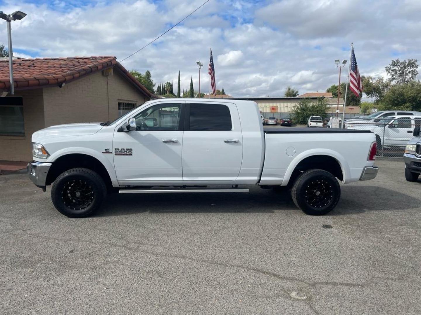 2017 Bright White Clear Coat RAM 2500 Laramie (3C6UR5NL6HG) with an 6.7L Cummins 6.7L Diesel Turbo I6 350hp 660ft. lbs. Common Rail Direct Injection engine, Automatic transmission, located at 800 Riverside Ave, Roseville, CA, 95678, (916) 773-4549, 38.732265, -121.291039 - CUMMINS DIESEL MEGA CAB 4X4 LARAMIE CLEAN CARFAX - Photo#4