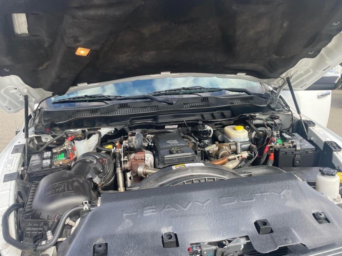 2017 Bright White Clear Coat RAM 2500 Laramie (3C6UR5NL6HG) with an 6.7L Cummins 6.7L Diesel Turbo I6 350hp 660ft. lbs. Common Rail Direct Injection engine, Automatic transmission, located at 800 Riverside Ave, Roseville, CA, 95678, (916) 773-4549, 38.732265, -121.291039 - CUMMINS DIESEL MEGA CAB 4X4 LARAMIE CLEAN CARFAX - Photo#14