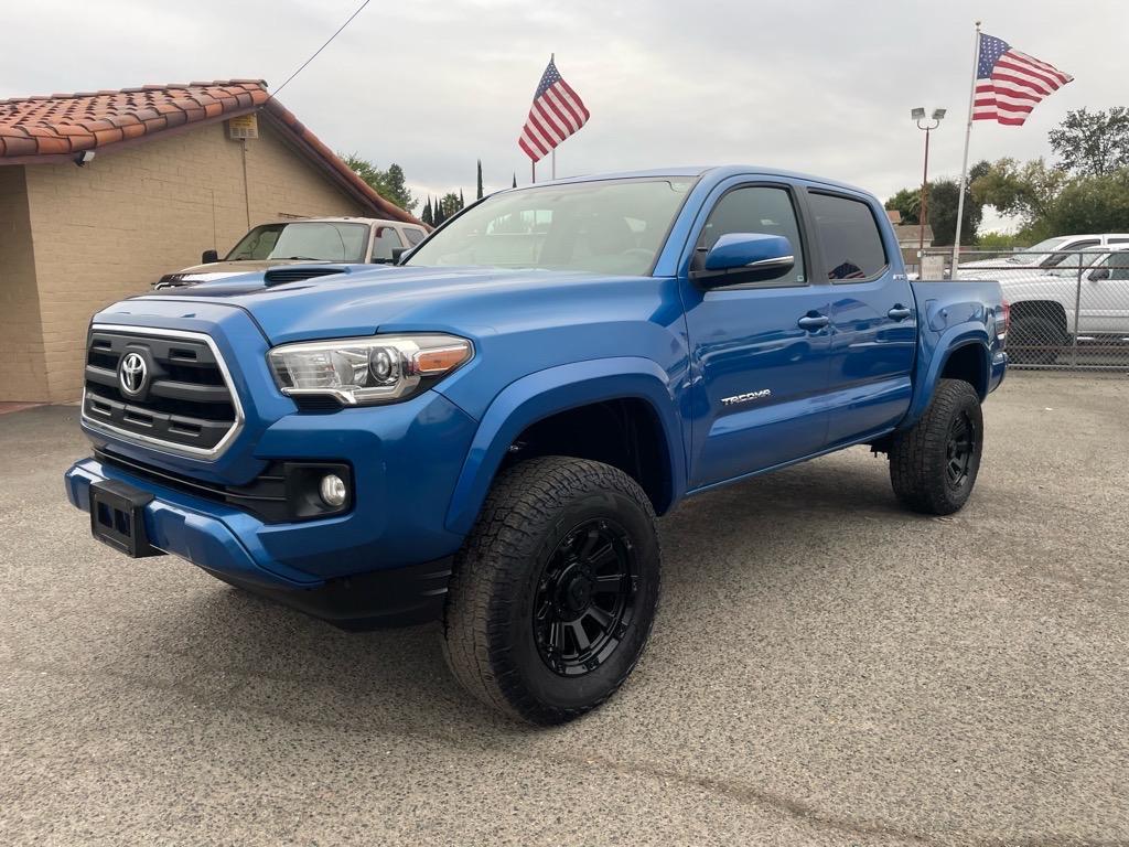 2017 Toyota Tacoma TRD Sport's photo