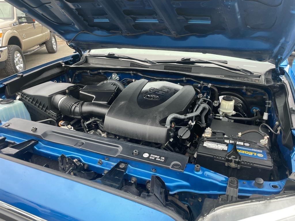 2017 Blazing Blue Pearl Toyota Tacoma TRD Sport (5TFCZ5AN6HX) with an 3.5L 3.5L V6 278hp 265ft. lbs. Direct Injection engine, 6-Speed Manual transmission, located at 800 Riverside Ave, Roseville, CA, 95678, (916) 773-4549, 38.732265, -121.291039 - 4X4 DOUBLE CAB TRD SPORT LEATHER MOON ROOF SERVICE RECORDS MANUAL TRANSMISSION - Photo#15