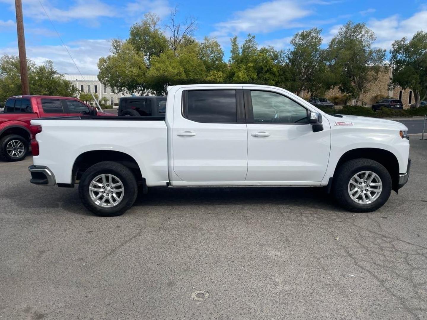 2022 Summit White Chevrolet Silverado 1500 Limited LT (3GCUYDET0NG) with an 3.0L Duramax 3.0L Diesel Turbo I6 277hp 460ft. lbs. Common Rail Direct Injection engine, 10-Speed Shiftable Automatic transmission, located at 800 Riverside Ave, Roseville, CA, 95678, (916) 773-4549, 38.732265, -121.291039 - DURAMAX DIESEL CREW CAB 4X4 LT ALLISON TRANSMISSION ONE OWNER CLEAN CARFAX - Photo#6