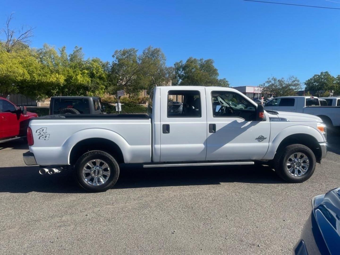 2013 Oxford White Ford F-250 Super Duty XLT (1FT7W2BT0DE) with an 6.7L Power Stroke 6.7L Biodiesel Turbo V8 400hp 800ft. lbs. Common Rail Direct Injection engine, 6-Speed Shiftable Automatic transmission, located at 800 Riverside Ave, Roseville, CA, 95678, (916) 773-4549, 38.732265, -121.291039 - DIESEL CREW CAB 4X4 XLT - Photo#5