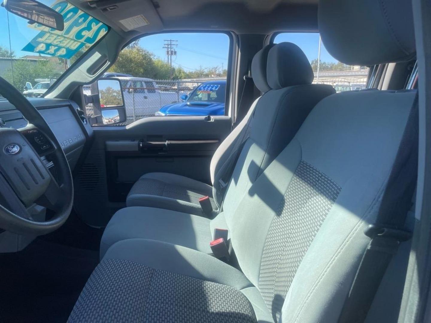 2013 Oxford White Ford F-250 Super Duty XLT (1FT7W2BT0DE) with an 6.7L Power Stroke 6.7L Biodiesel Turbo V8 400hp 800ft. lbs. Common Rail Direct Injection engine, 6-Speed Shiftable Automatic transmission, located at 800 Riverside Ave, Roseville, CA, 95678, (916) 773-4549, 38.732265, -121.291039 - DIESEL CREW CAB 4X4 XLT - Photo#10