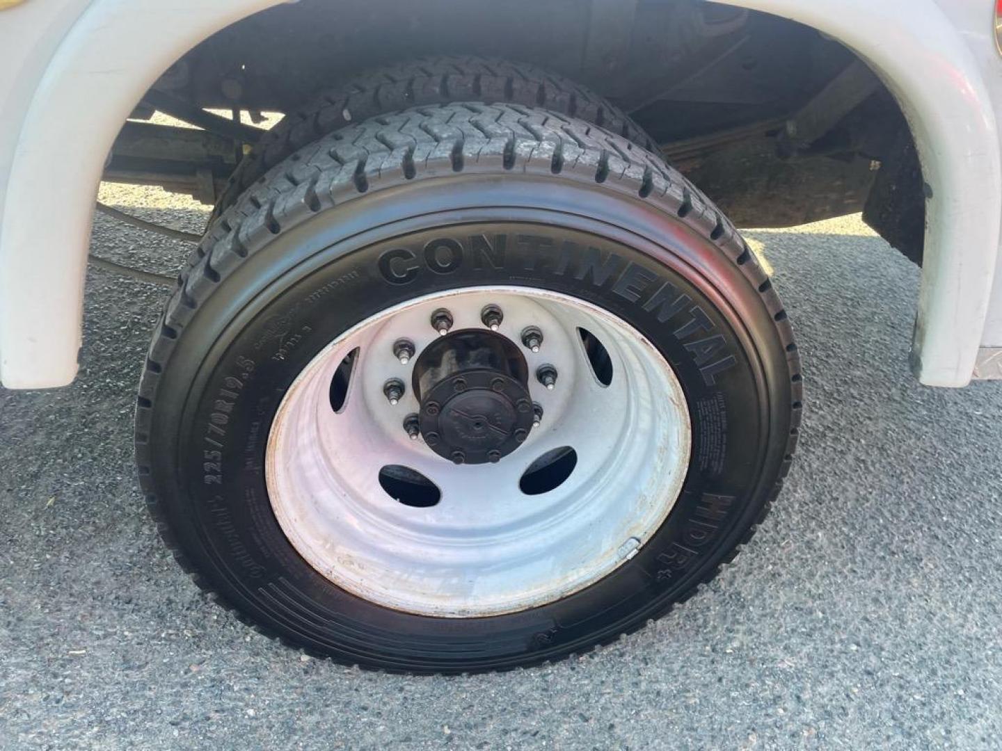 2019 White Ford F-450 Super Duty XL (1FD0W4HTXKE) with an 8 Cylinder Other engine, 6-Speed Automatic transmission, located at 800 Riverside Ave, Roseville, CA, 95678, (916) 773-4549, 38.732265, -121.291039 - Photo#6