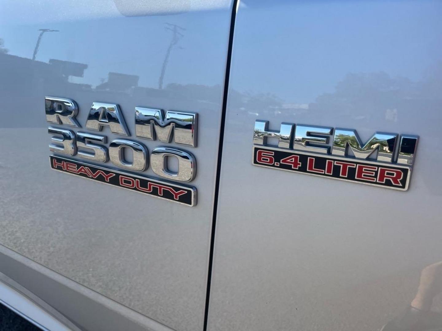 2018 Bright Silver Metallic Clear Coat RAM 3500 Tradesman (3C63R3CJ4JG) with an 6.4L HEMI 6.4L V8 410hp 429ft. lbs. Sequential Multiport Fuel Injection engine, 6-Speed Shiftable Automatic transmission, located at 800 Riverside Ave, Roseville, CA, 95678, (916) 773-4549, 38.732265, -121.291039 - CREW CAB 4X4 TRADESMAN 6.4 HEMI NEW TIRES CLEAN CARFAX - Photo#2