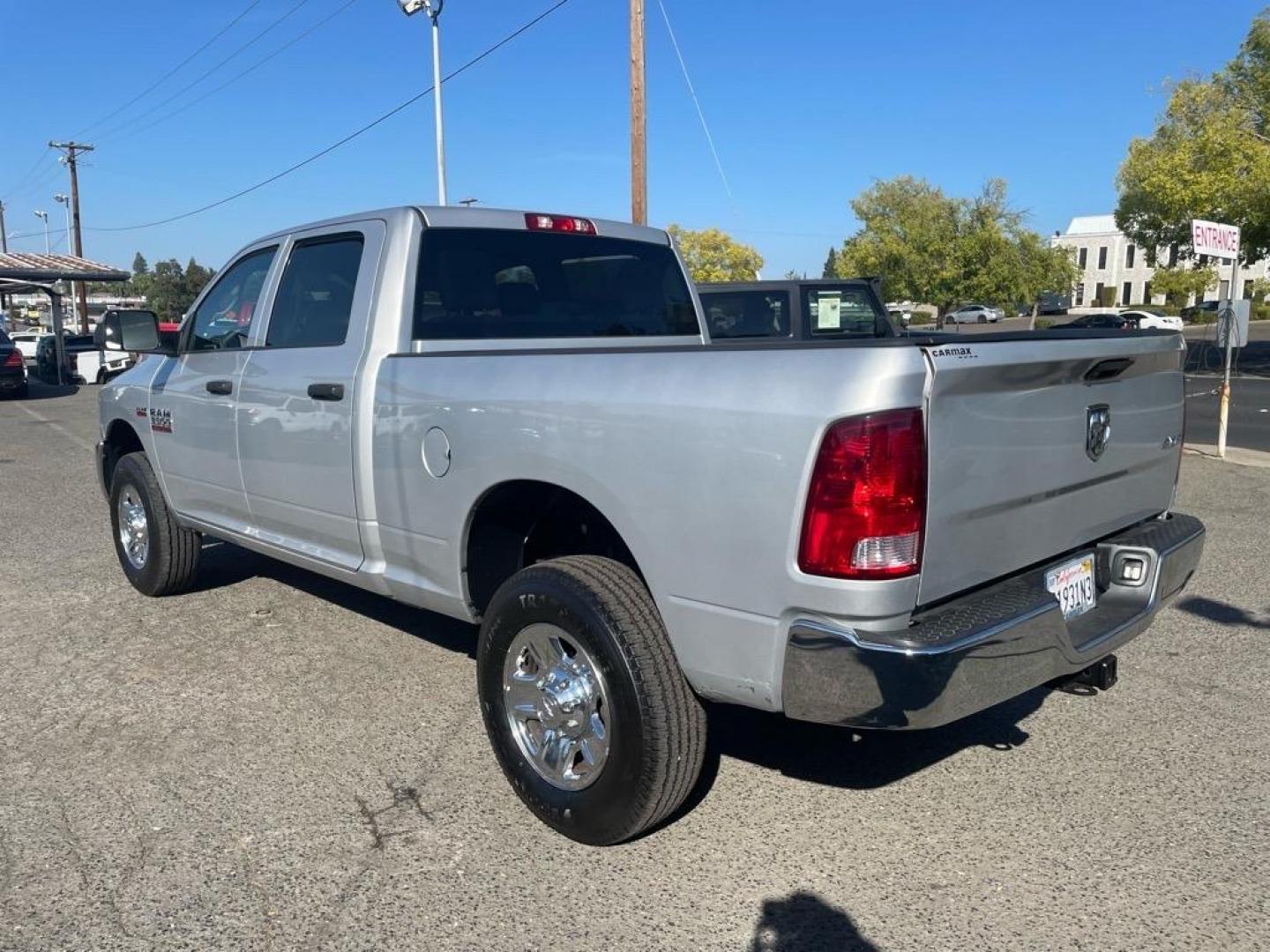 2018 Bright Silver Metallic Clear Coat RAM 3500 Tradesman (3C63R3CJ4JG) with an 6.4L HEMI 6.4L V8 410hp 429ft. lbs. Sequential Multiport Fuel Injection engine, 6-Speed Shiftable Automatic transmission, located at 800 Riverside Ave, Roseville, CA, 95678, (916) 773-4549, 38.732265, -121.291039 - CREW CAB 4X4 TRADESMAN 6.4 HEMI NEW TIRES CLEAN CARFAX - Photo#3