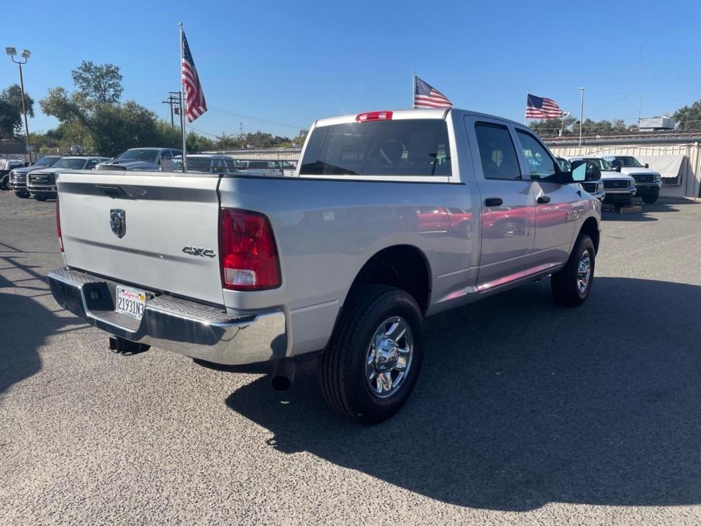 2018 Bright Silver Metallic Clear Coat RAM 3500 Tradesman (3C63R3CJ4JG) with an 6.4L HEMI 6.4L V8 410hp 429ft. lbs. Sequential Multiport Fuel Injection engine, 6-Speed Shiftable Automatic transmission, located at 800 Riverside Ave, Roseville, CA, 95678, (916) 773-4549, 38.732265, -121.291039 - CREW CAB 4X4 TRADESMAN 6.4 HEMI NEW TIRES CLEAN CARFAX - Photo#4