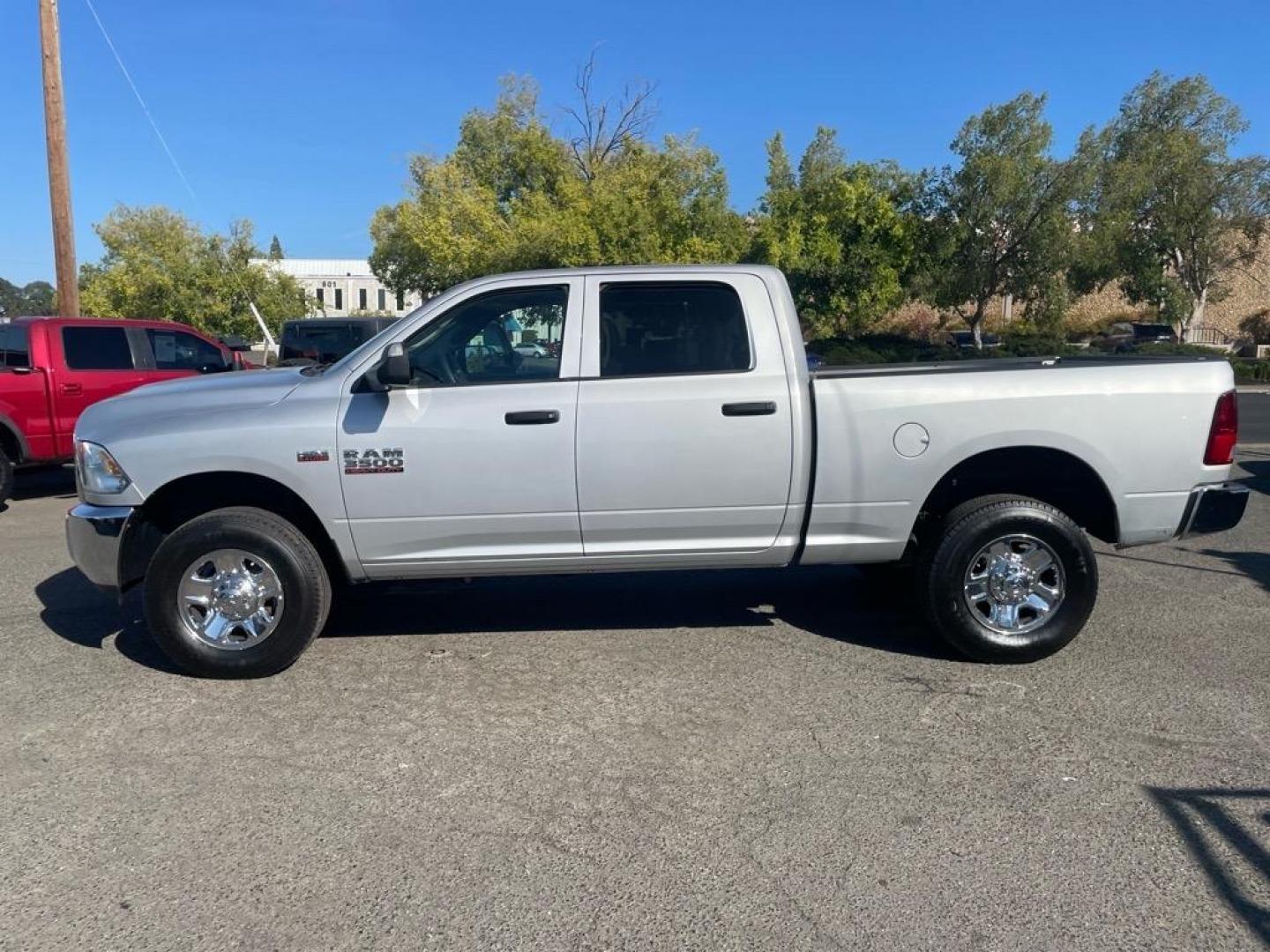 2018 Bright Silver Metallic Clear Coat RAM 3500 Tradesman (3C63R3CJ4JG) with an 6.4L HEMI 6.4L V8 410hp 429ft. lbs. Sequential Multiport Fuel Injection engine, 6-Speed Shiftable Automatic transmission, located at 800 Riverside Ave, Roseville, CA, 95678, (916) 773-4549, 38.732265, -121.291039 - CREW CAB 4X4 TRADESMAN 6.4 HEMI NEW TIRES CLEAN CARFAX - Photo#5