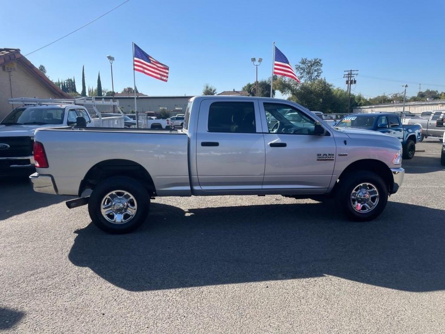 2018 Bright Silver Metallic Clear Coat RAM 3500 Tradesman (3C63R3CJ4JG) with an 6.4L HEMI 6.4L V8 410hp 429ft. lbs. Sequential Multiport Fuel Injection engine, 6-Speed Shiftable Automatic transmission, located at 800 Riverside Ave, Roseville, CA, 95678, (916) 773-4549, 38.732265, -121.291039 - CREW CAB 4X4 TRADESMAN 6.4 HEMI NEW TIRES CLEAN CARFAX - Photo#6