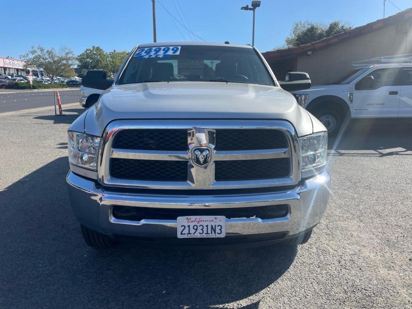 2018 Bright Silver Metallic Clear Coat RAM 3500 Tradesman (3C63R3CJ4JG) with an 6.4L HEMI 6.4L V8 410hp 429ft. lbs. Sequential Multiport Fuel Injection engine, 6-Speed Shiftable Automatic transmission, located at 800 Riverside Ave, Roseville, CA, 95678, (916) 773-4549, 38.732265, -121.291039 - CREW CAB 4X4 TRADESMAN 6.4 HEMI NEW TIRES CLEAN CARFAX - Photo#8