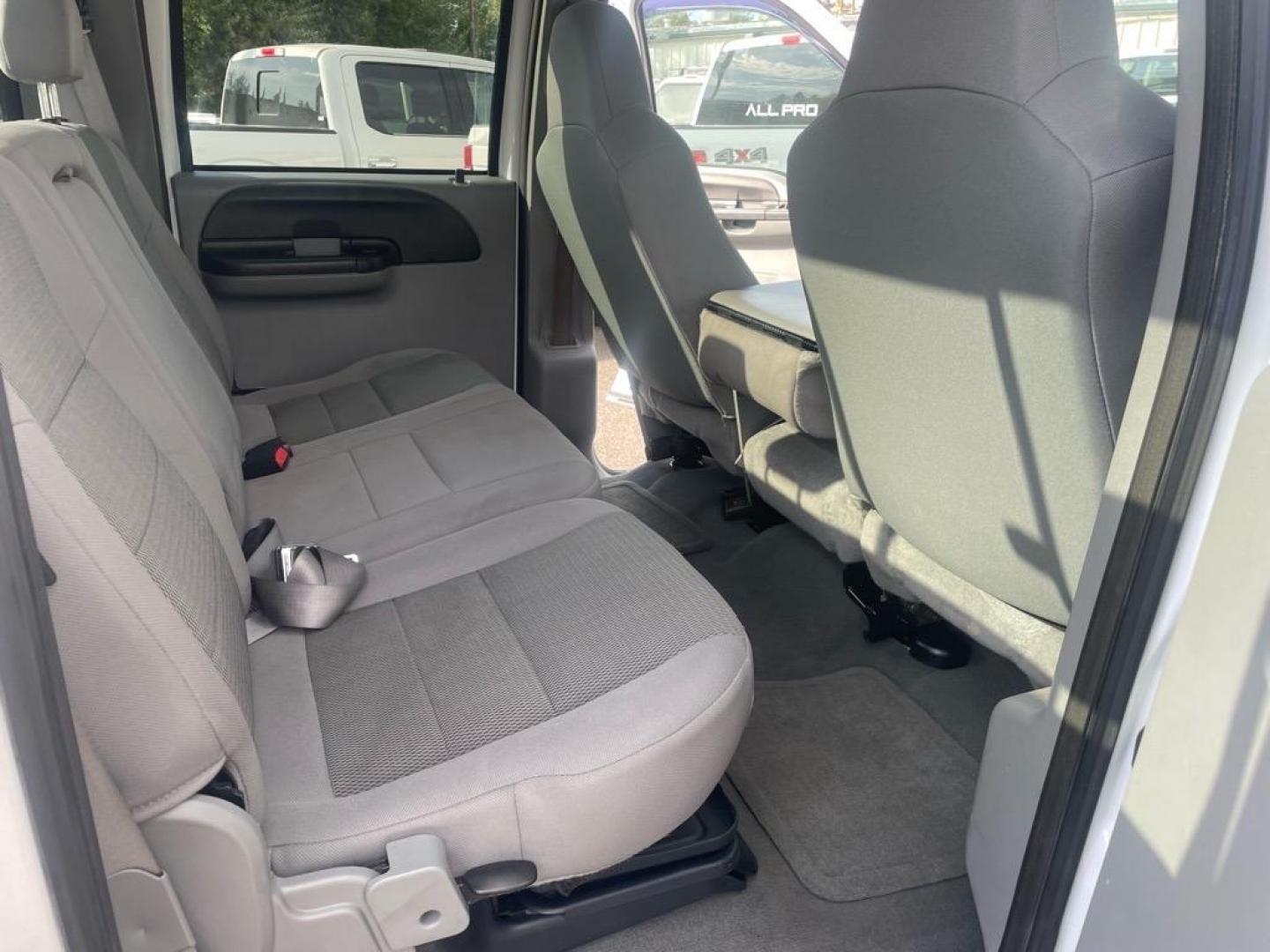 2006 Oxford White Clearcoat Ford F-250 Super Duty XLT (1FTSW21P06E) with an 6.0L Power Stroke 6.0L Diesel Turbo V8 325hp 560ft. lbs. Direct Injection engine, 5-Speed Automatic transmission, located at 800 Riverside Ave, Roseville, CA, 95678, (916) 773-4549, 38.732265, -121.291039 - DIESEL CREW CAB 4X4 FX4 XLT 95K MILES - Photo#13