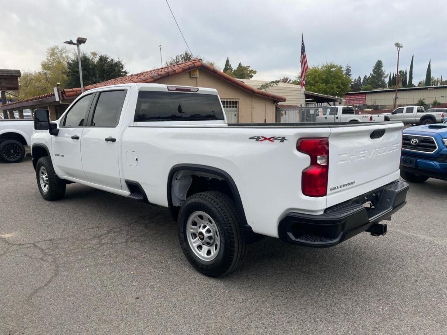 2020 Summit White Chevrolet Silverado 3500HD Work Truck (1GC4YSEY5LF) with an 6.6L Duramax 6.6L Biodiesel Turbo V8 445hp 910ft. lbs. Common Rail Direct Injection engine, 6-Speed Shiftable Automatic transmission, located at 800 Riverside Ave, Roseville, CA, 95678, (916) 773-4549, 38.732265, -121.291039 - DURAMAX DIESEL CREW CAB 4X4 ALLISON TRANSMISSION SERVICE RECORDS ONE OWNER - Photo#3