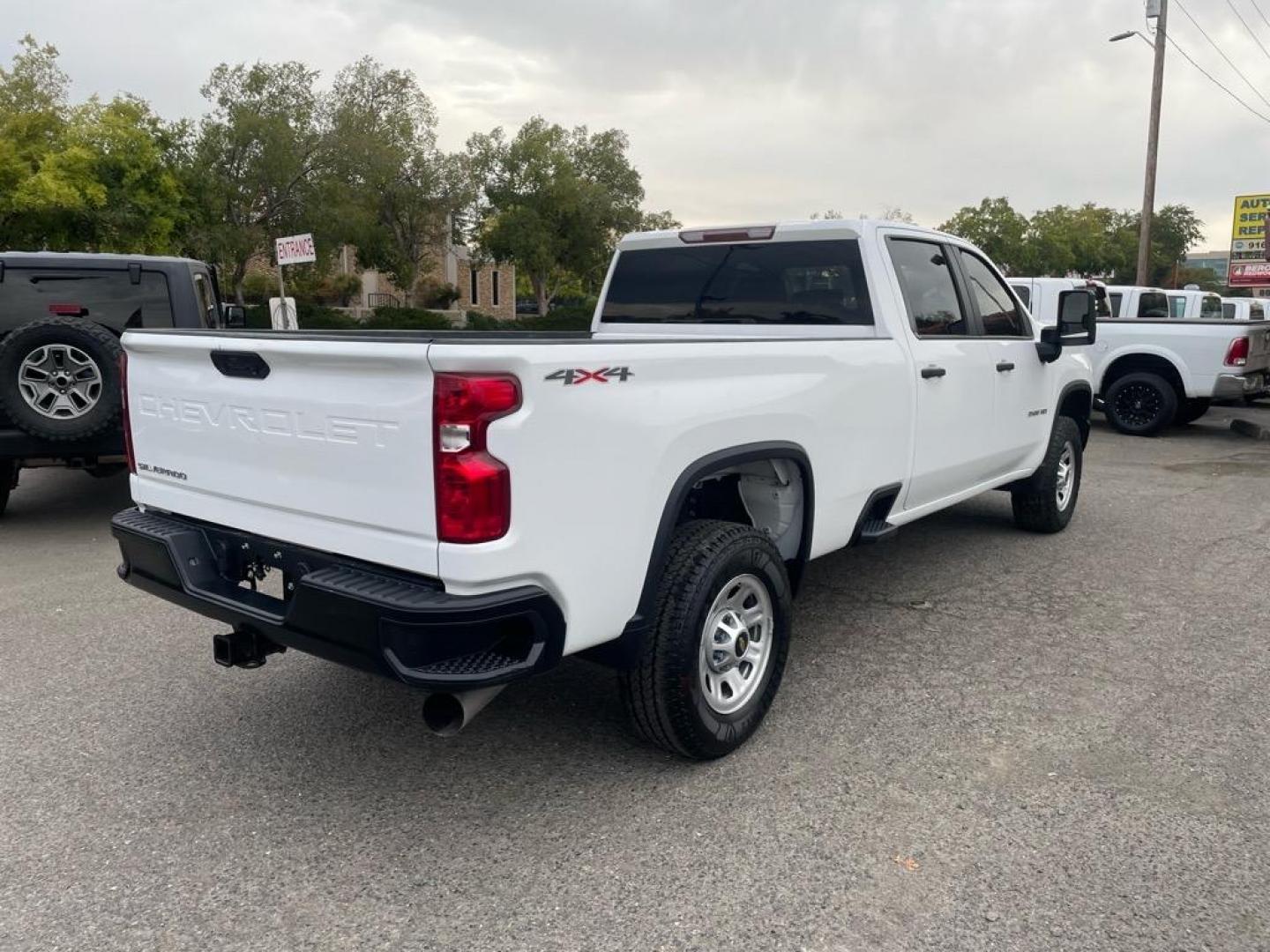 2020 Summit White Chevrolet Silverado 3500HD Work Truck (1GC4YSEY5LF) with an 6.6L Duramax 6.6L Biodiesel Turbo V8 445hp 910ft. lbs. Common Rail Direct Injection engine, 6-Speed Shiftable Automatic transmission, located at 800 Riverside Ave, Roseville, CA, 95678, (916) 773-4549, 38.732265, -121.291039 - DURAMAX DIESEL CREW CAB 4X4 ALLISON TRANSMISSION SERVICE RECORDS ONE OWNER - Photo#4