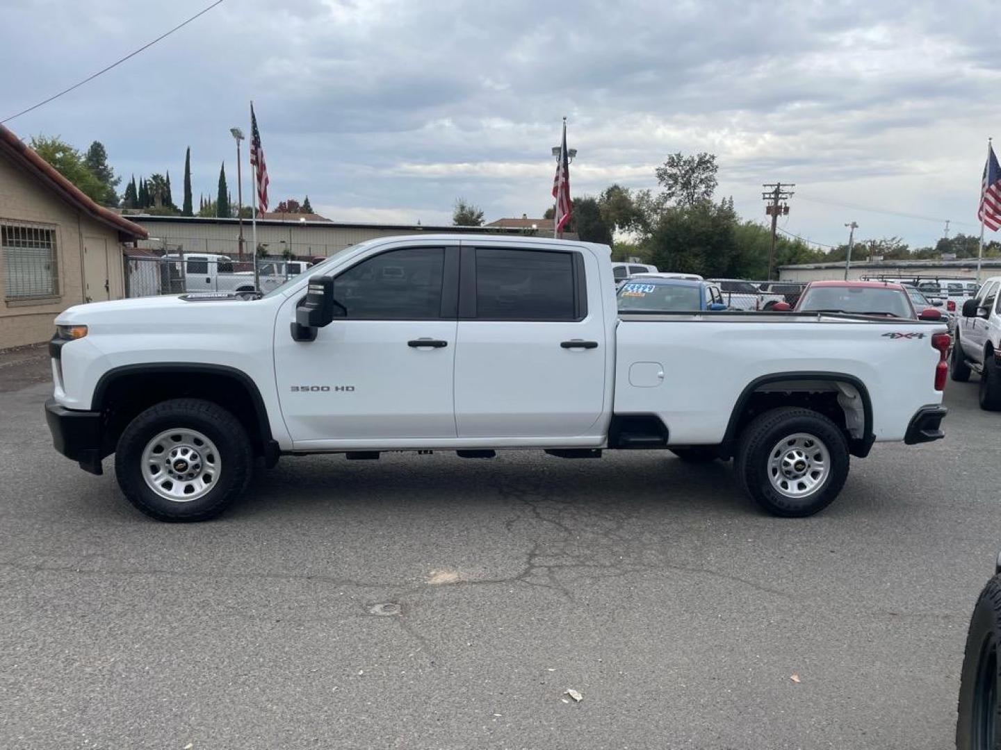 2020 Summit White Chevrolet Silverado 3500HD Work Truck (1GC4YSEY5LF) with an 6.6L Duramax 6.6L Biodiesel Turbo V8 445hp 910ft. lbs. Common Rail Direct Injection engine, 6-Speed Shiftable Automatic transmission, located at 800 Riverside Ave, Roseville, CA, 95678, (916) 773-4549, 38.732265, -121.291039 - DURAMAX DIESEL CREW CAB 4X4 ALLISON TRANSMISSION SERVICE RECORDS ONE OWNER - Photo#5