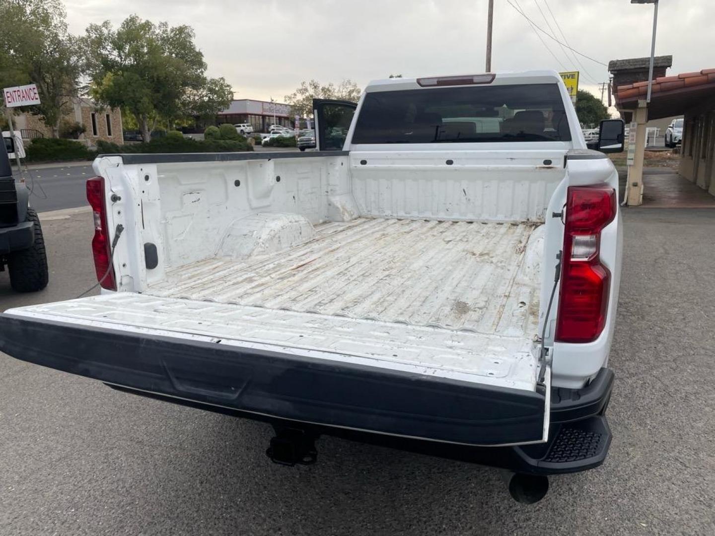 2020 Summit White Chevrolet Silverado 3500HD Work Truck (1GC4YSEY5LF) with an 6.6L Duramax 6.6L Biodiesel Turbo V8 445hp 910ft. lbs. Common Rail Direct Injection engine, 6-Speed Shiftable Automatic transmission, located at 800 Riverside Ave, Roseville, CA, 95678, (916) 773-4549, 38.732265, -121.291039 - DURAMAX DIESEL CREW CAB 4X4 ALLISON TRANSMISSION SERVICE RECORDS ONE OWNER - Photo#9