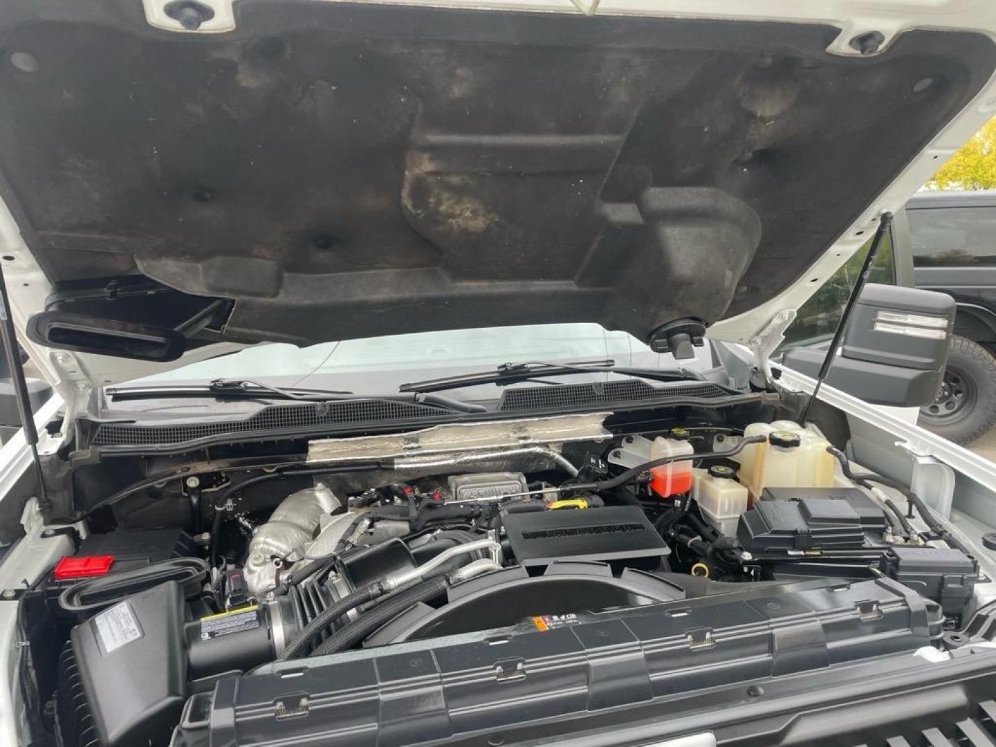 2020 Summit White Chevrolet Silverado 3500HD Work Truck (1GC4YSEY5LF) with an 6.6L Duramax 6.6L Biodiesel Turbo V8 445hp 910ft. lbs. Common Rail Direct Injection engine, 6-Speed Shiftable Automatic transmission, located at 800 Riverside Ave, Roseville, CA, 95678, (916) 773-4549, 38.732265, -121.291039 - DURAMAX DIESEL CREW CAB 4X4 ALLISON TRANSMISSION SERVICE RECORDS ONE OWNER - Photo#15