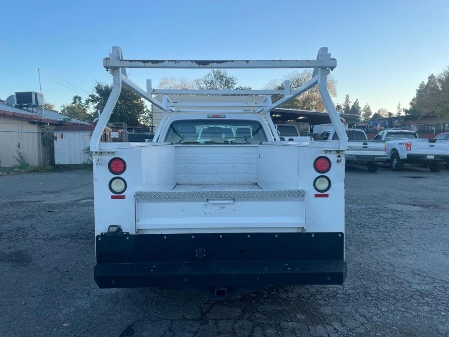 2014 Oxford White Ford F-350 Super Duty XL (1FDRF3A68EE) with an 6.2L 6.2L Flex Fuel V8 385hp 405ft. lbs. Sequential Electronic Fuel Injection engine, 6-Speed Shiftable Automatic transmission, located at 800 Riverside Ave, Roseville, CA, 95678, (916) 773-4549, 38.732265, -121.291039 - Photo#3