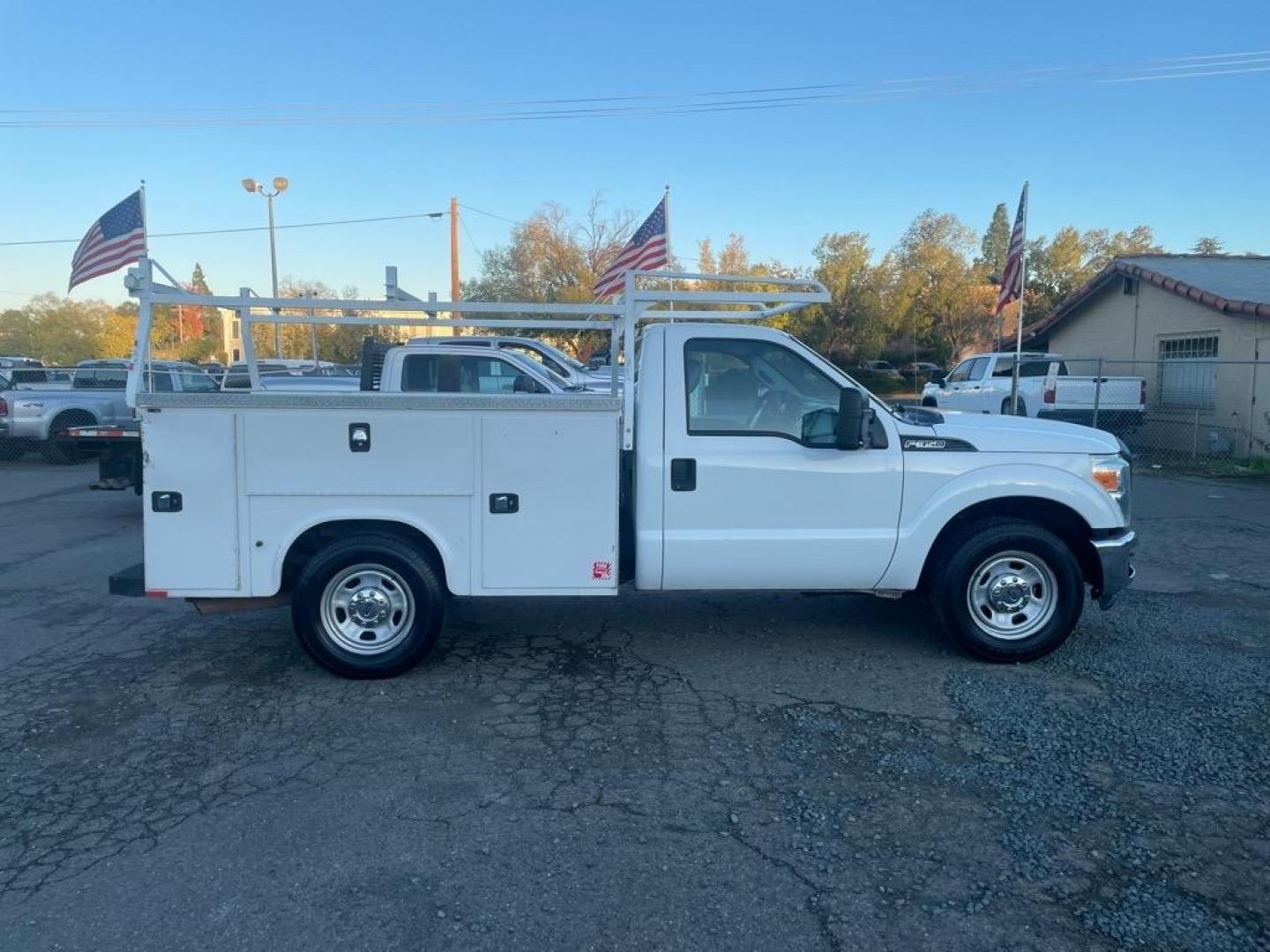 2014 Oxford White Ford F-350 Super Duty XL (1FDRF3A68EE) with an 6.2L 6.2L Flex Fuel V8 385hp 405ft. lbs. Sequential Electronic Fuel Injection engine, 6-Speed Shiftable Automatic transmission, located at 800 Riverside Ave, Roseville, CA, 95678, (916) 773-4549, 38.732265, -121.291039 - Photo#5