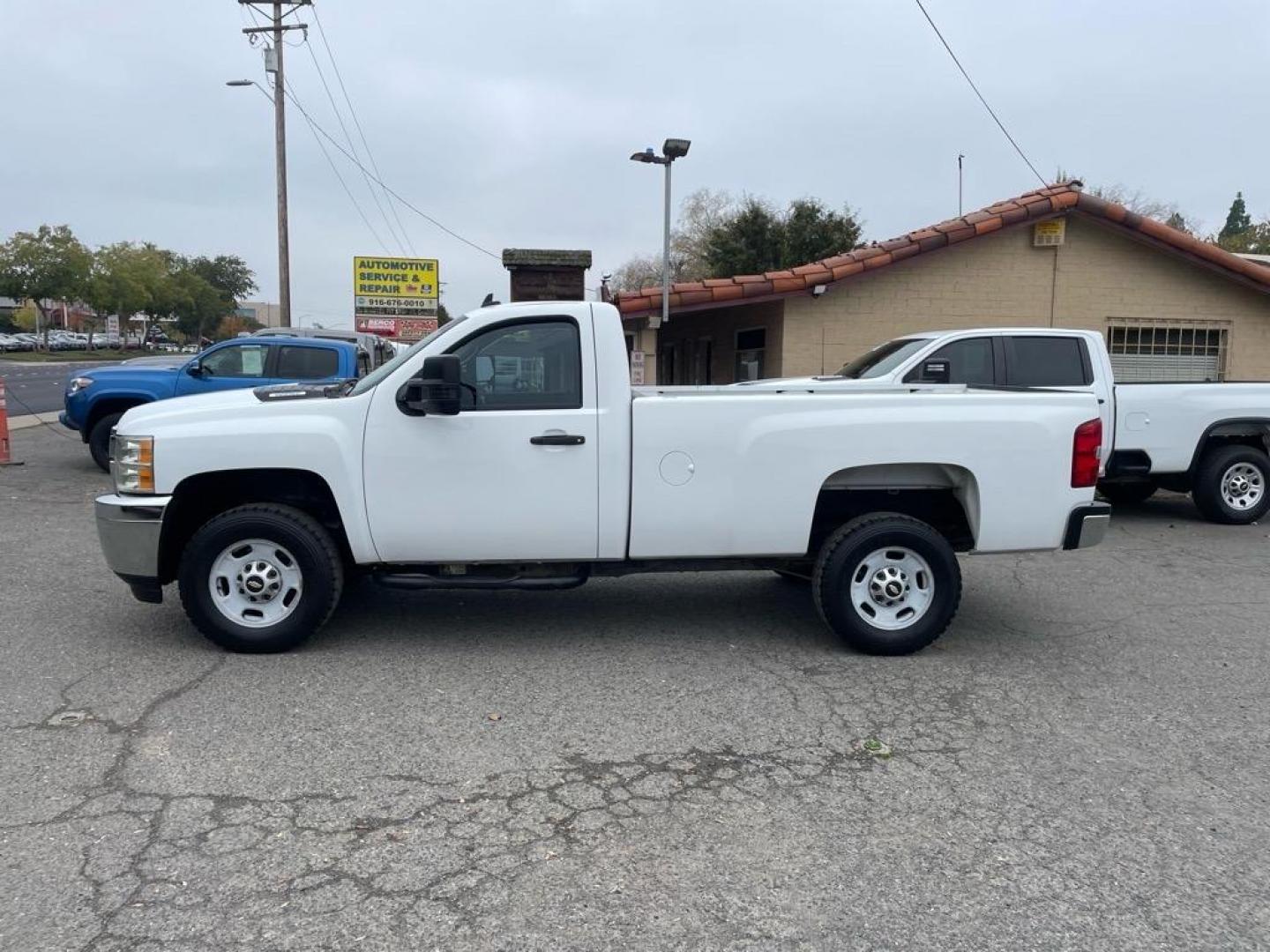 2013 Summit White Chevrolet Silverado 2500HD Work Truck (1GC0CVCG8DF) with an 6.0L 6.0L V8 360hp 380ft. lbs. Sequential Electronic Fuel Injection engine, 6-Speed Shiftable Automatic transmission, located at 800 Riverside Ave, Roseville, CA, 95678, (916) 773-4549, 38.732265, -121.291039 - Photo#1